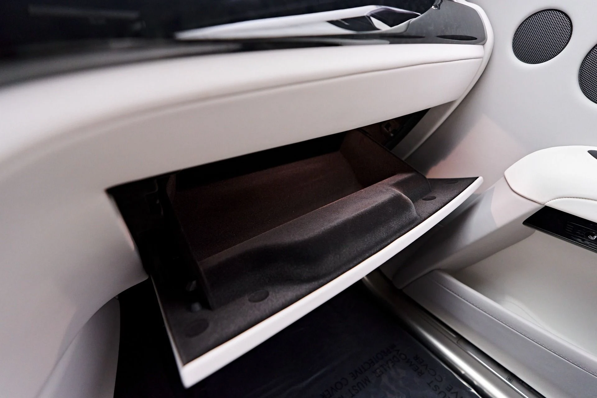 mph094_2388313350_Used_2024_Rolls_Royce_Ghost_Base_1752169894_dcef13dc4b