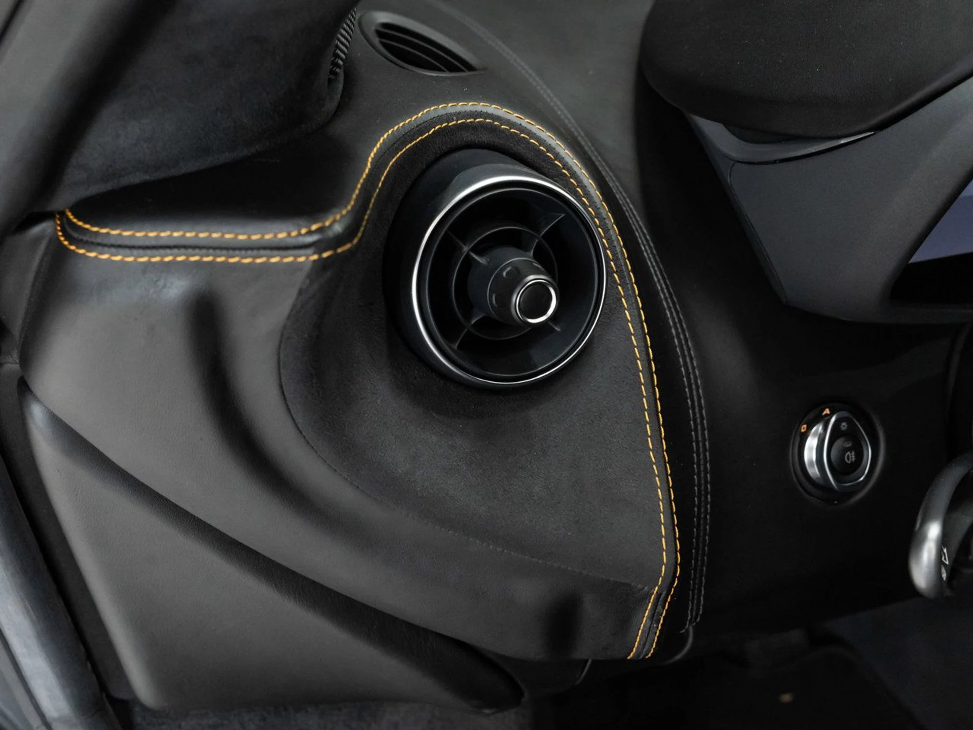 mph094_2505567075_mclaren_570s_2017_c1fae11e88