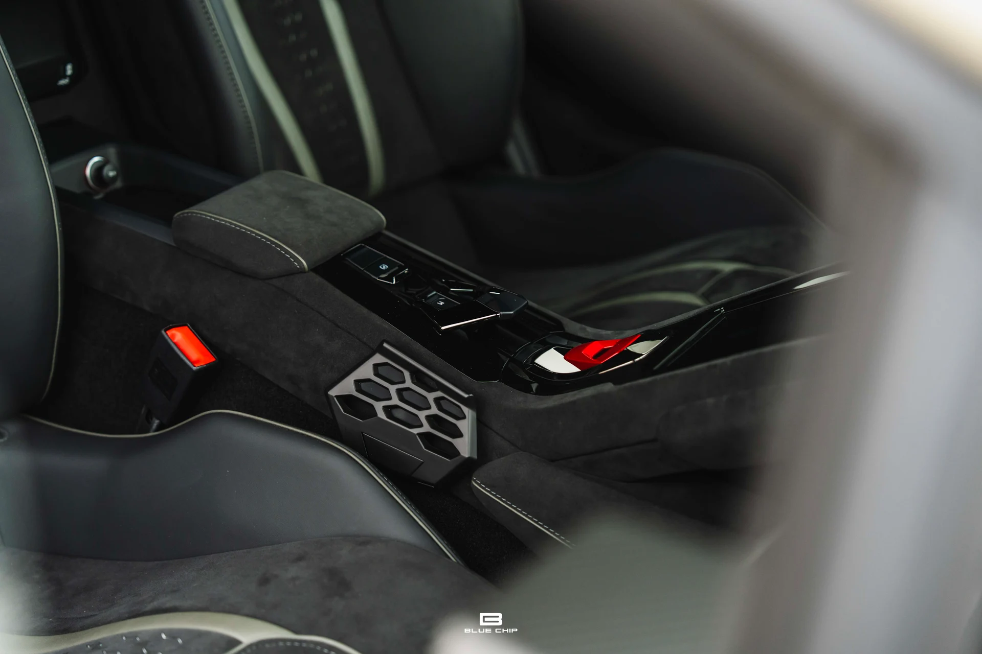 mph094_2639205522_695846e7d3c3c58b8b3d5dd1_A7400643_a082af785a