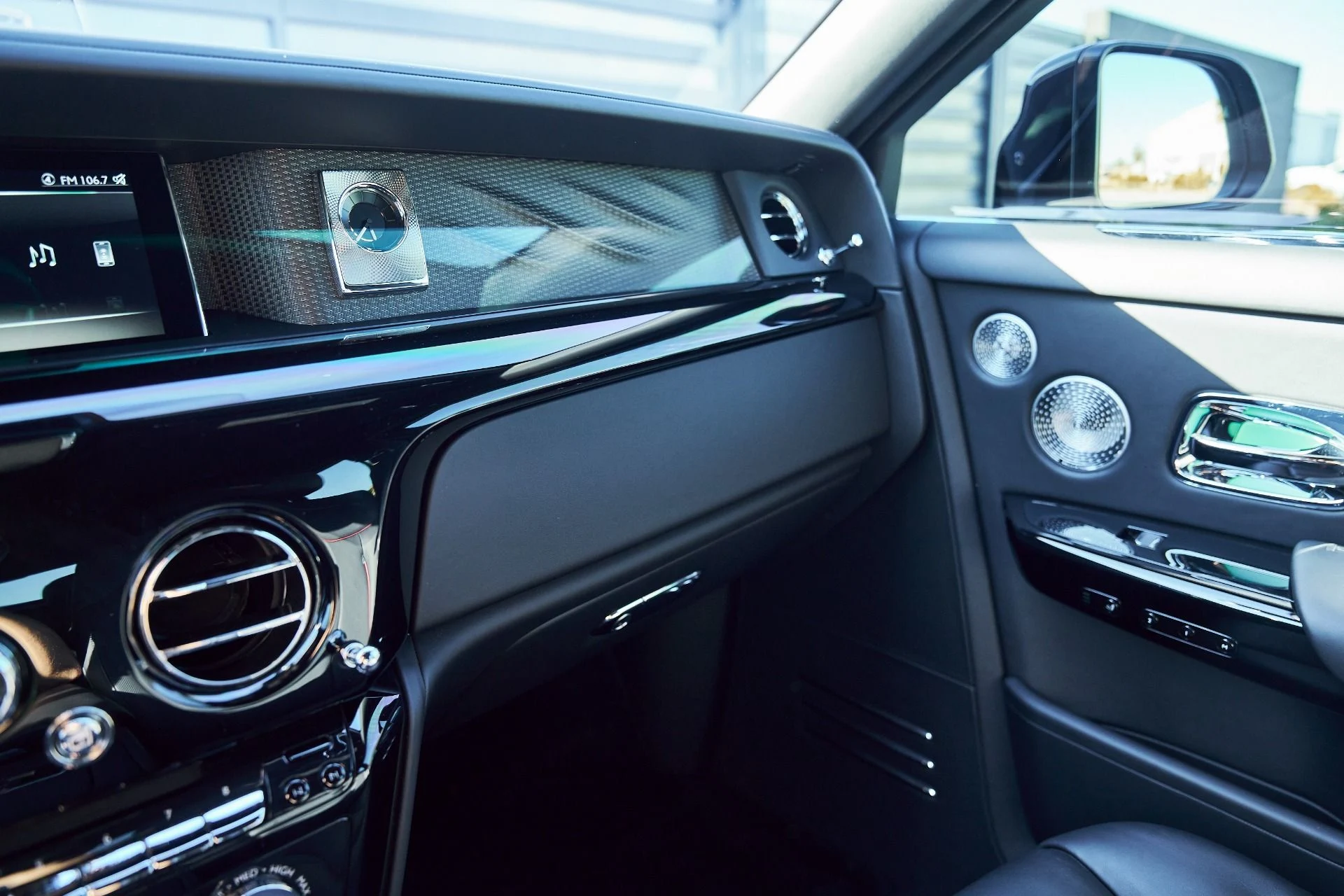 mph094_2671278076_Used_2024_Rolls_Royce_Phantom_Base_1770700200_6ed251912a