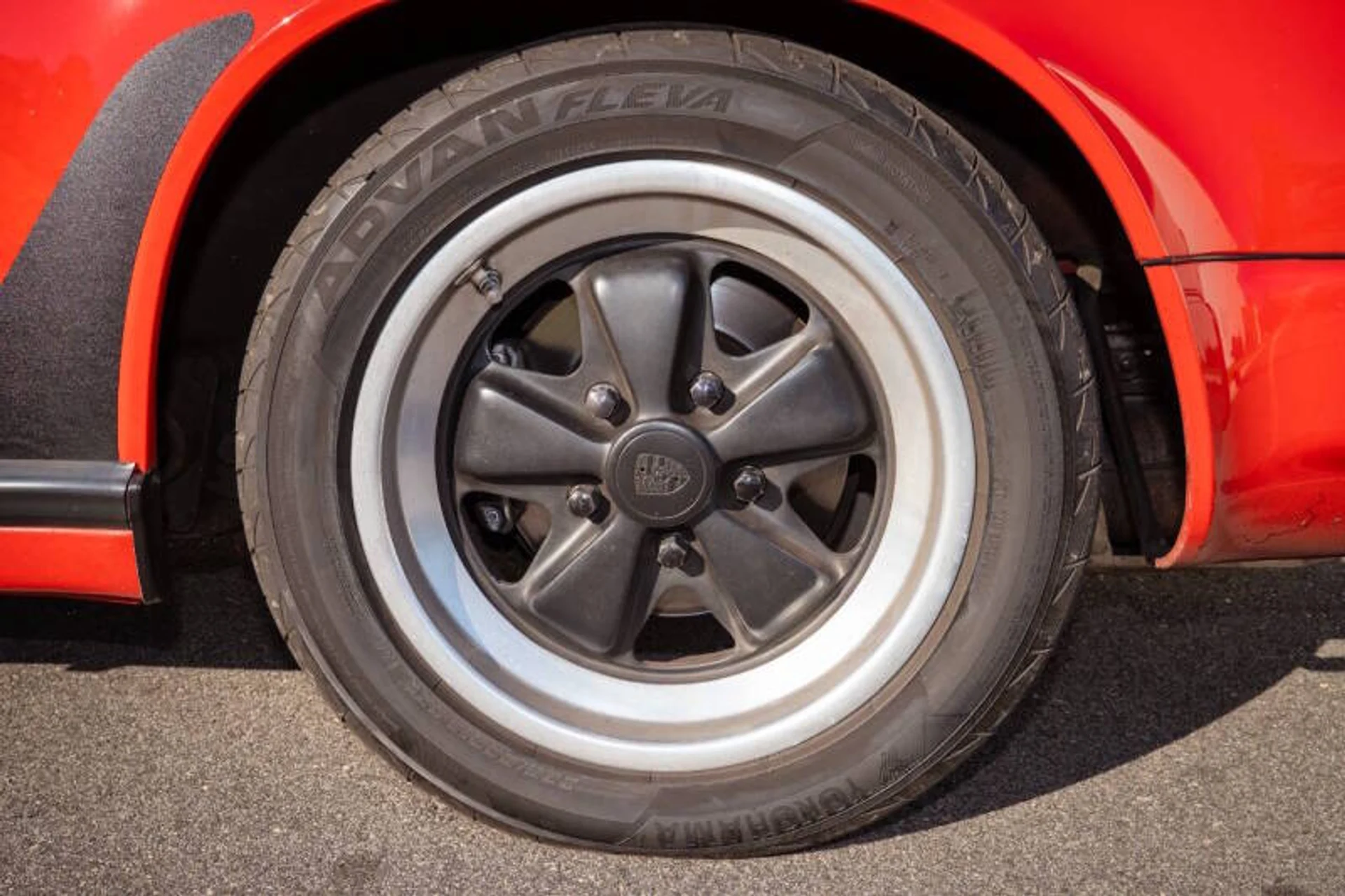 mph094_2828290907_1985_porsche_911_carrera_2dr_coupe_6294f02c22