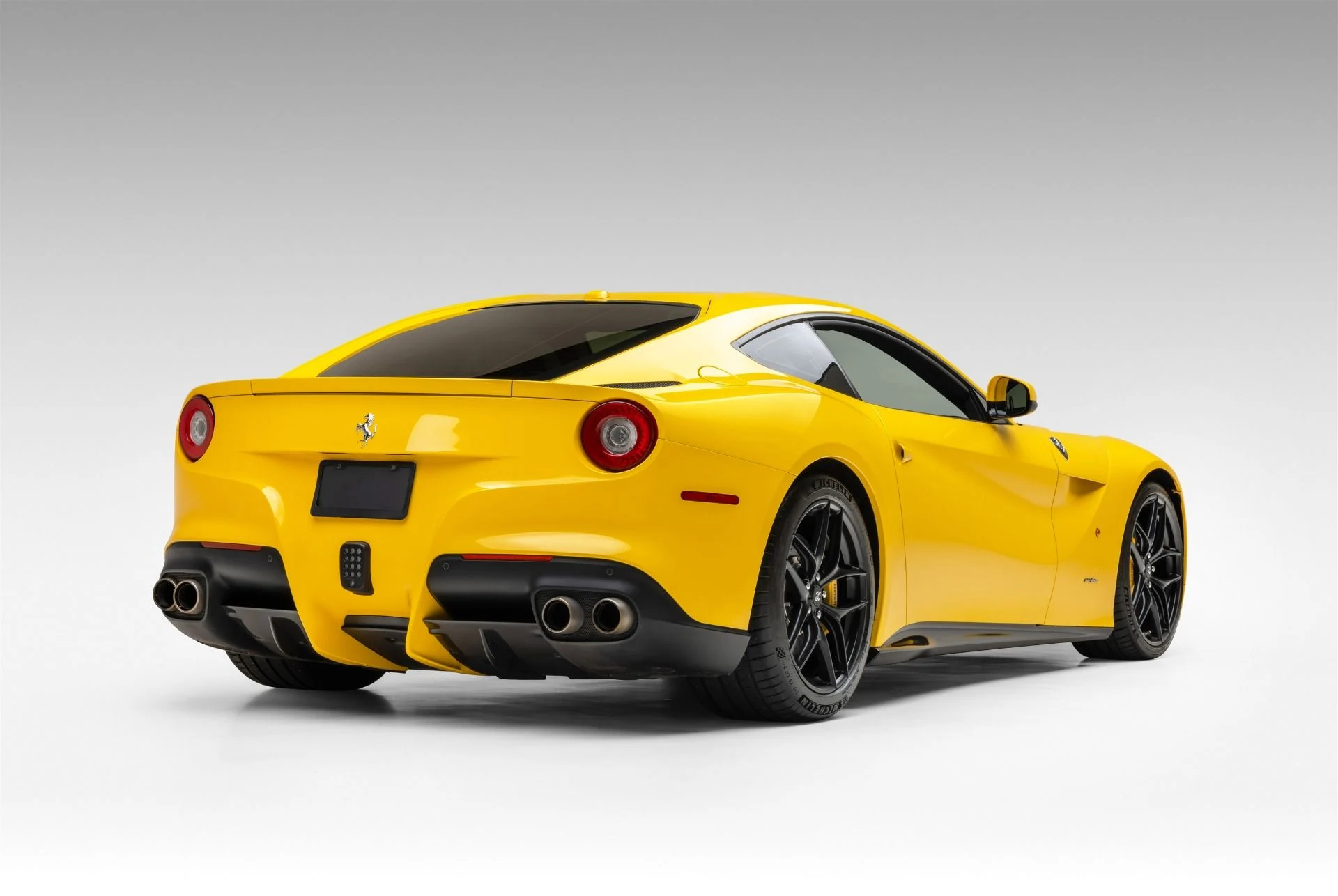 mph094_2896656354_Used_2014_Ferrari_F12berlinetta_1766171664_250b55aed6