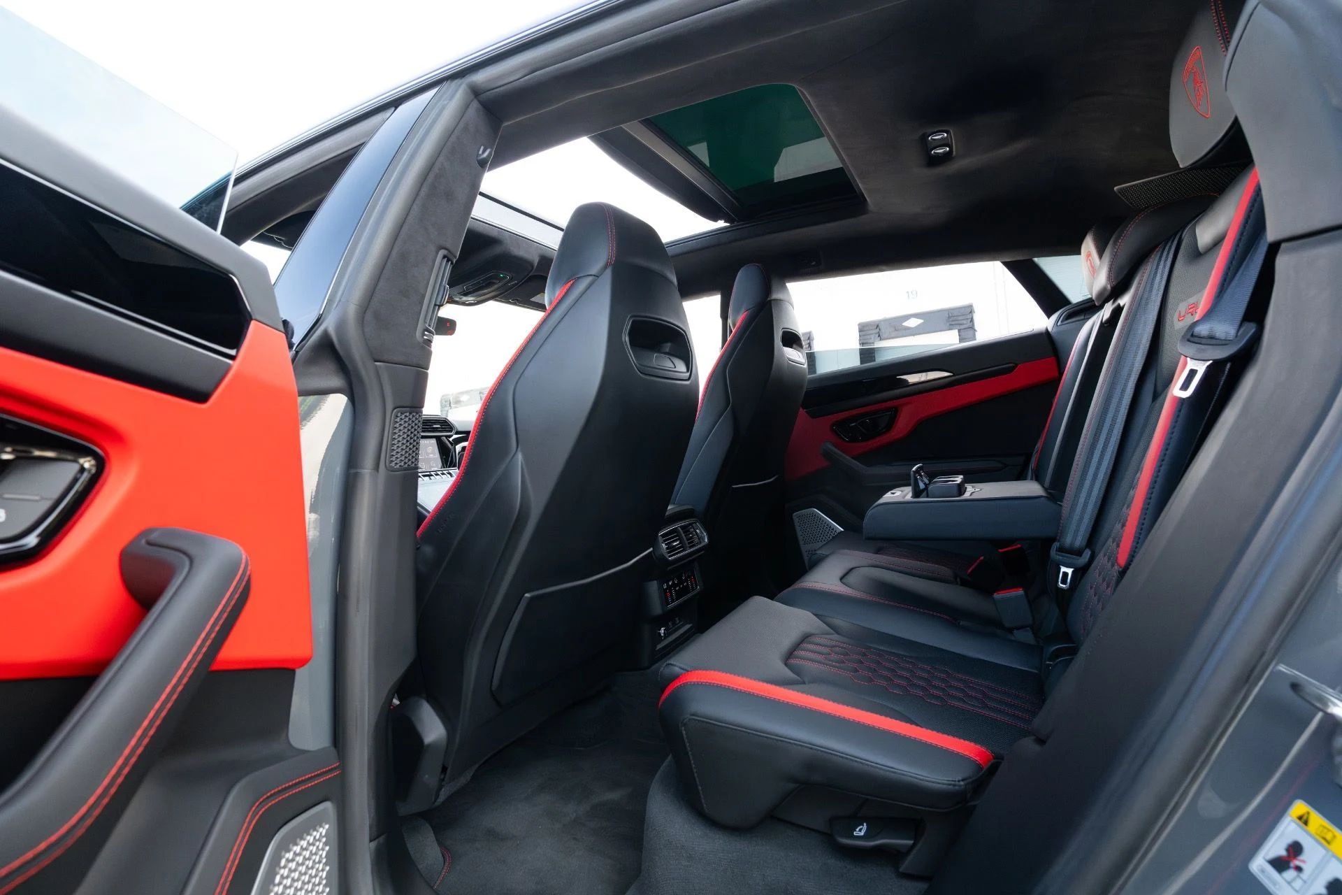 mph094_2917095913_Used_2024_Lamborghini_Urus_S_1781215918_5ee33488dc