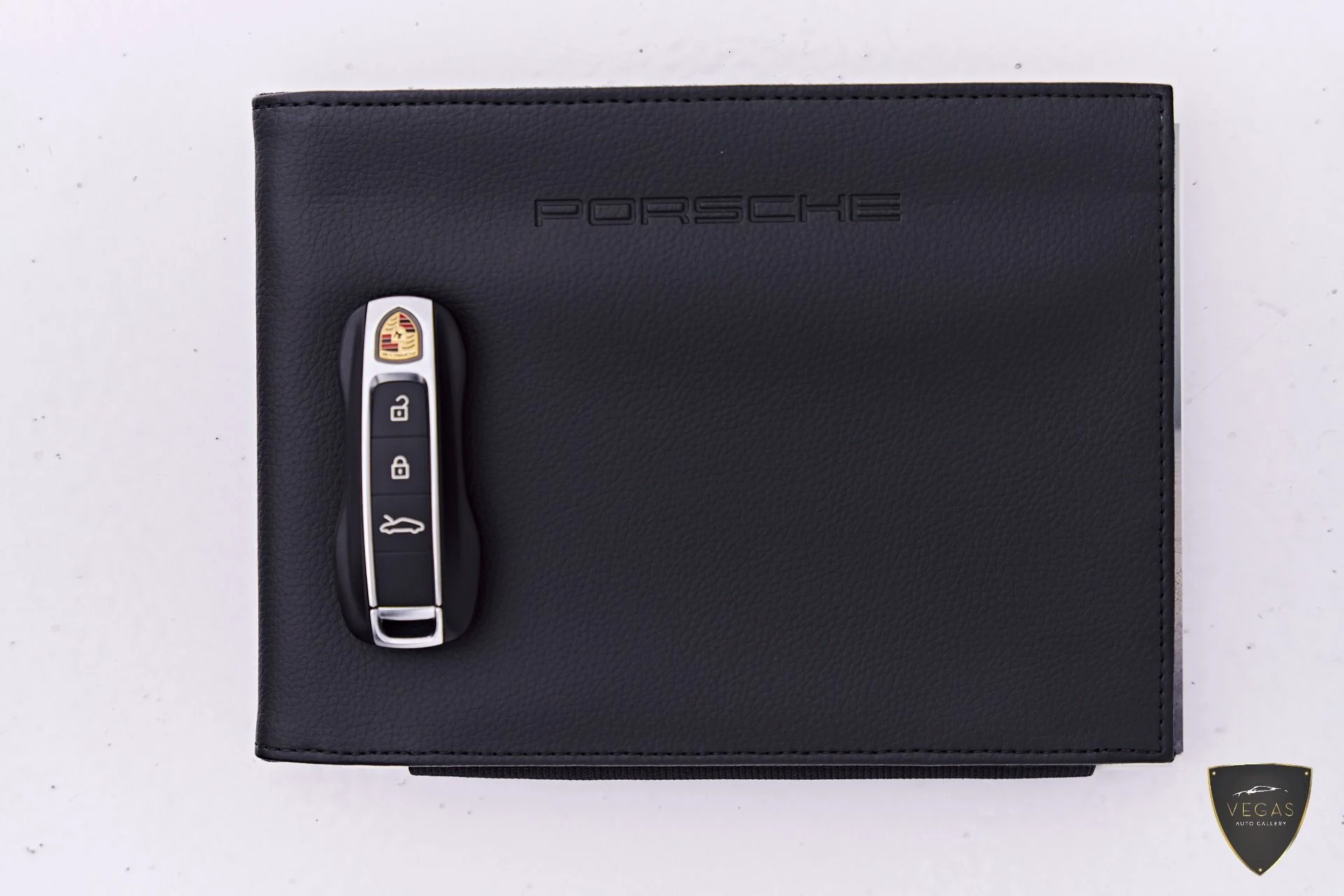 mph094_2940468574_Used_2025_Porsche_911_Carrera_1784942665_9e6aebe43c