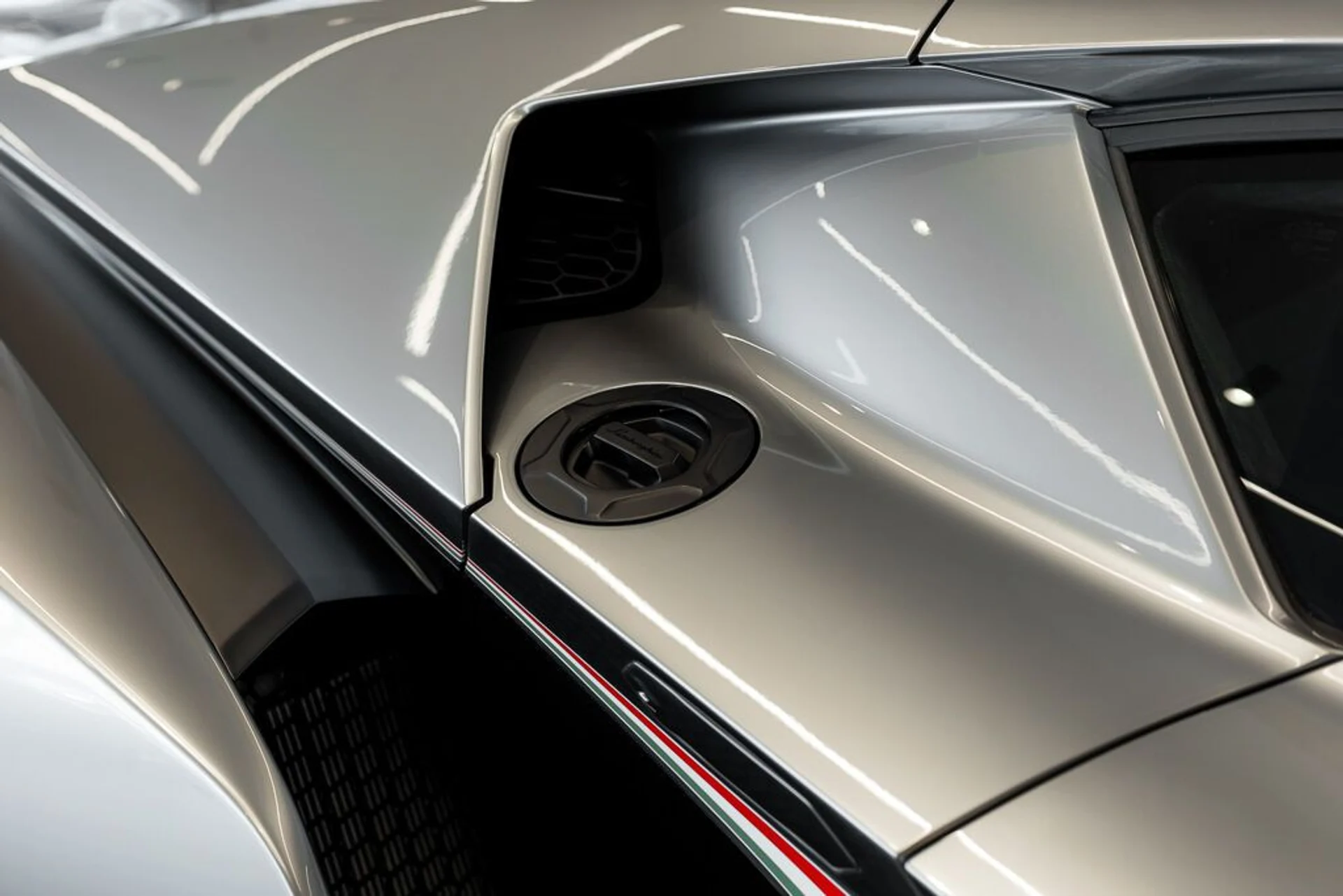 mph094_3185988400_lamborghini_veneno_2014_jpg_v_1779988126_142120251a