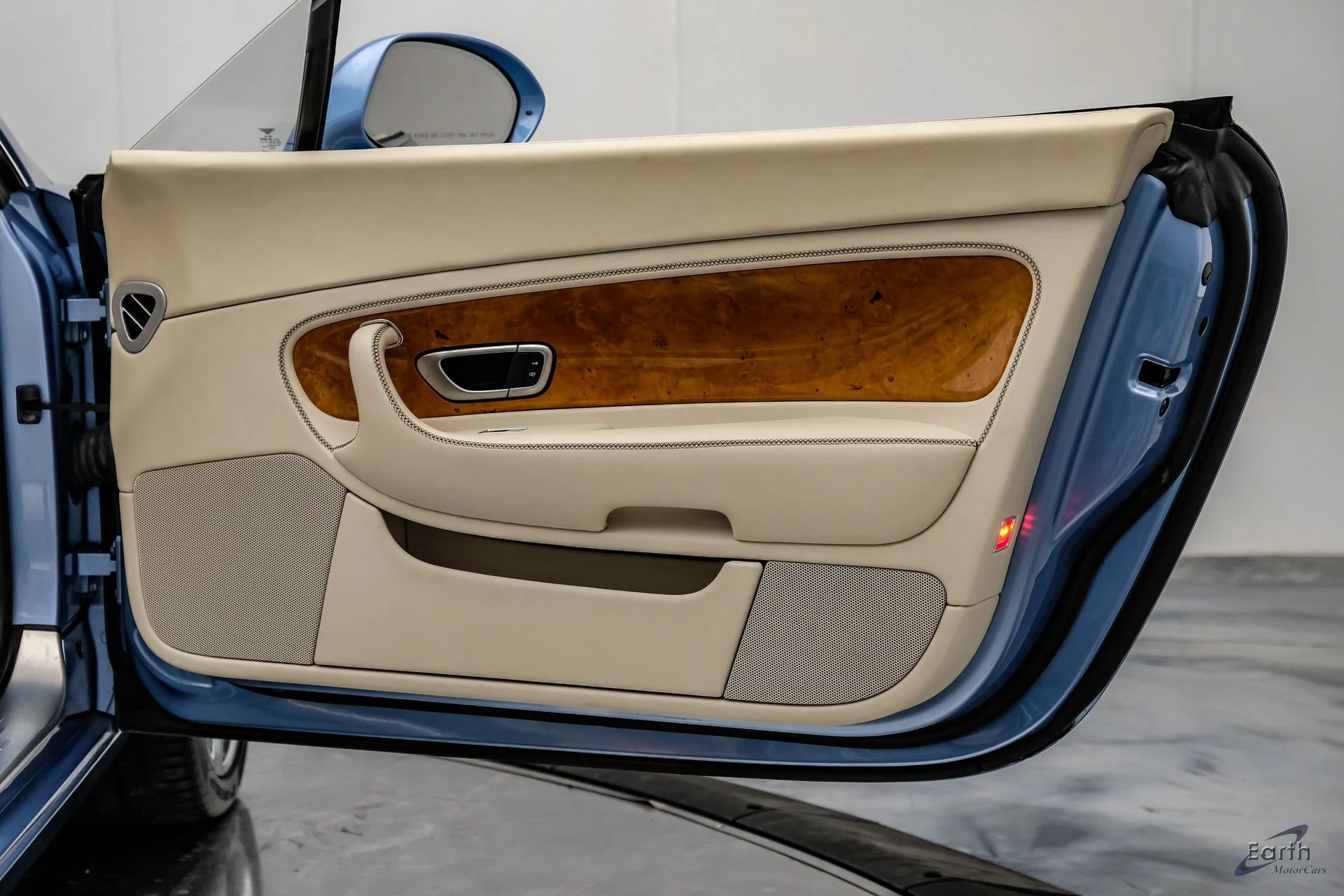 mph094_3299116330_e84543e01c0efc4f05fea6b8d744eaf1x_208828901a