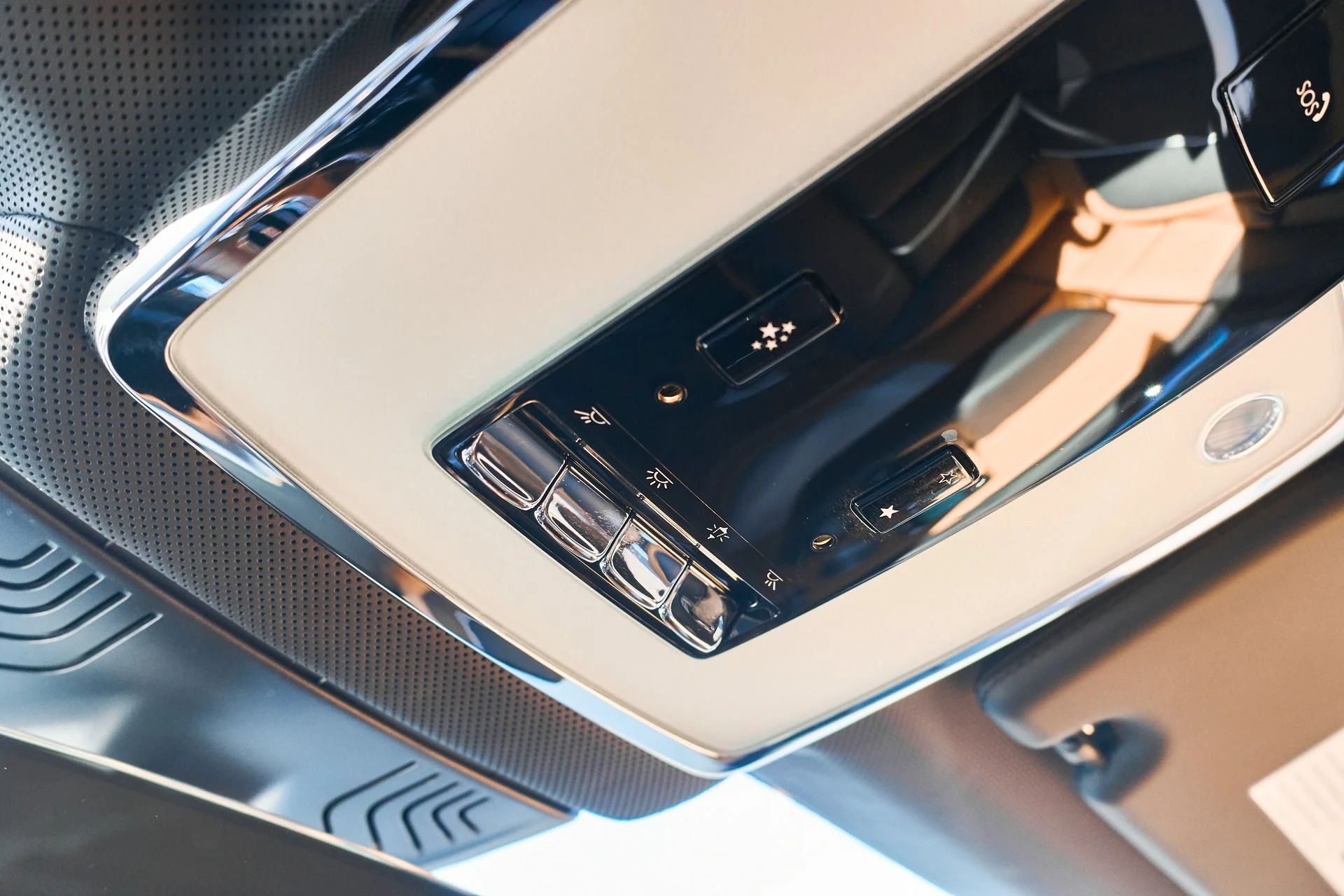 mph094_3451367145_Used_2025_Rolls_Royce_Cullinan_Base_1766020545_3c99e55db8