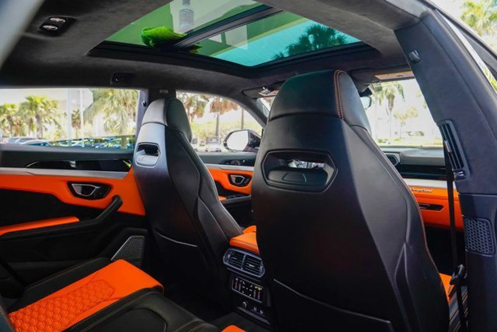 mph094_3688118283_used_2021_lamborghini_urus_awd_14354_22713615_95_640_02cb84f3e2