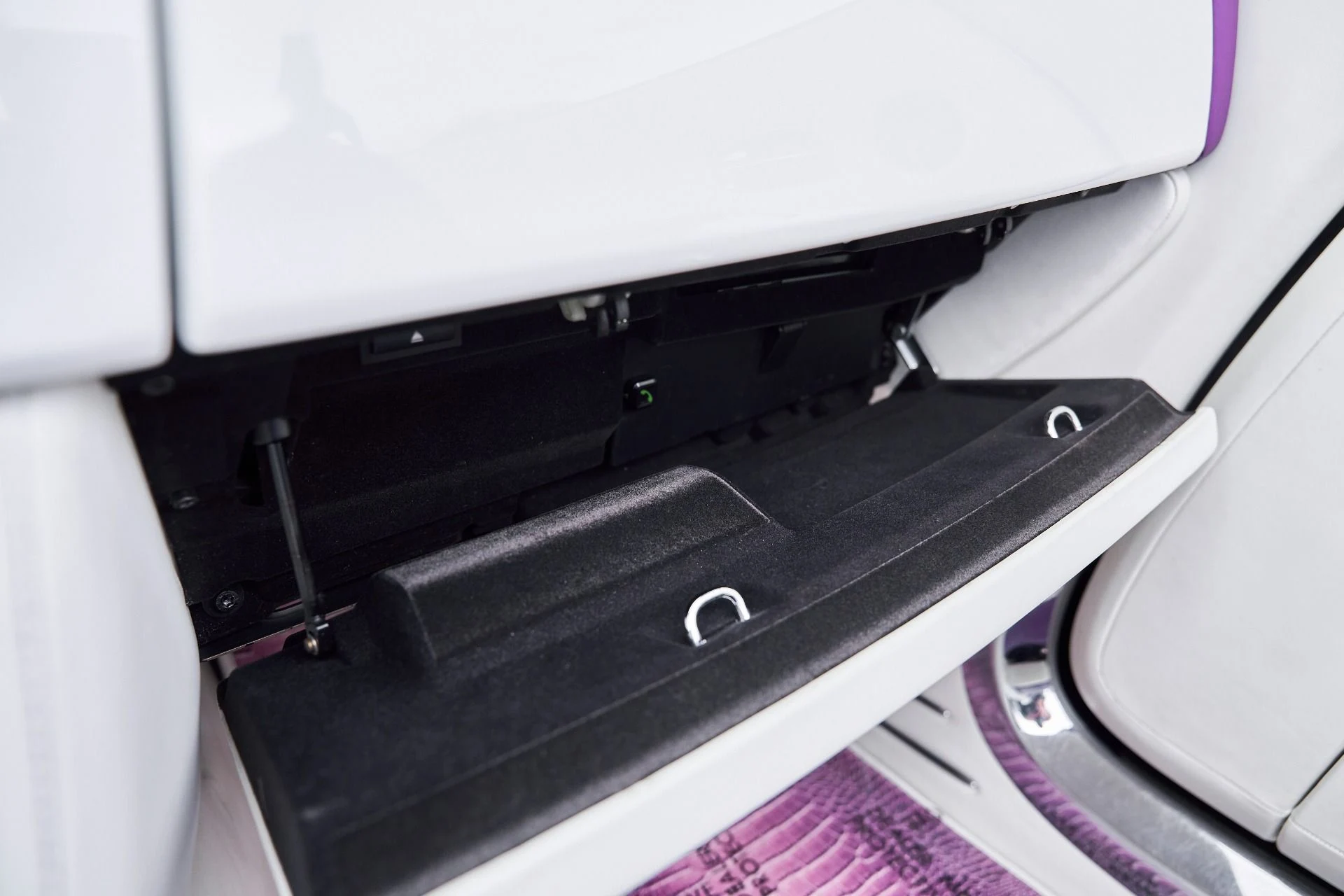 mph094_3907806814_Used_2008_Rolls_Royce_Phantom_Drophead_Coupe_Base_1769136146_3b79fde7a8