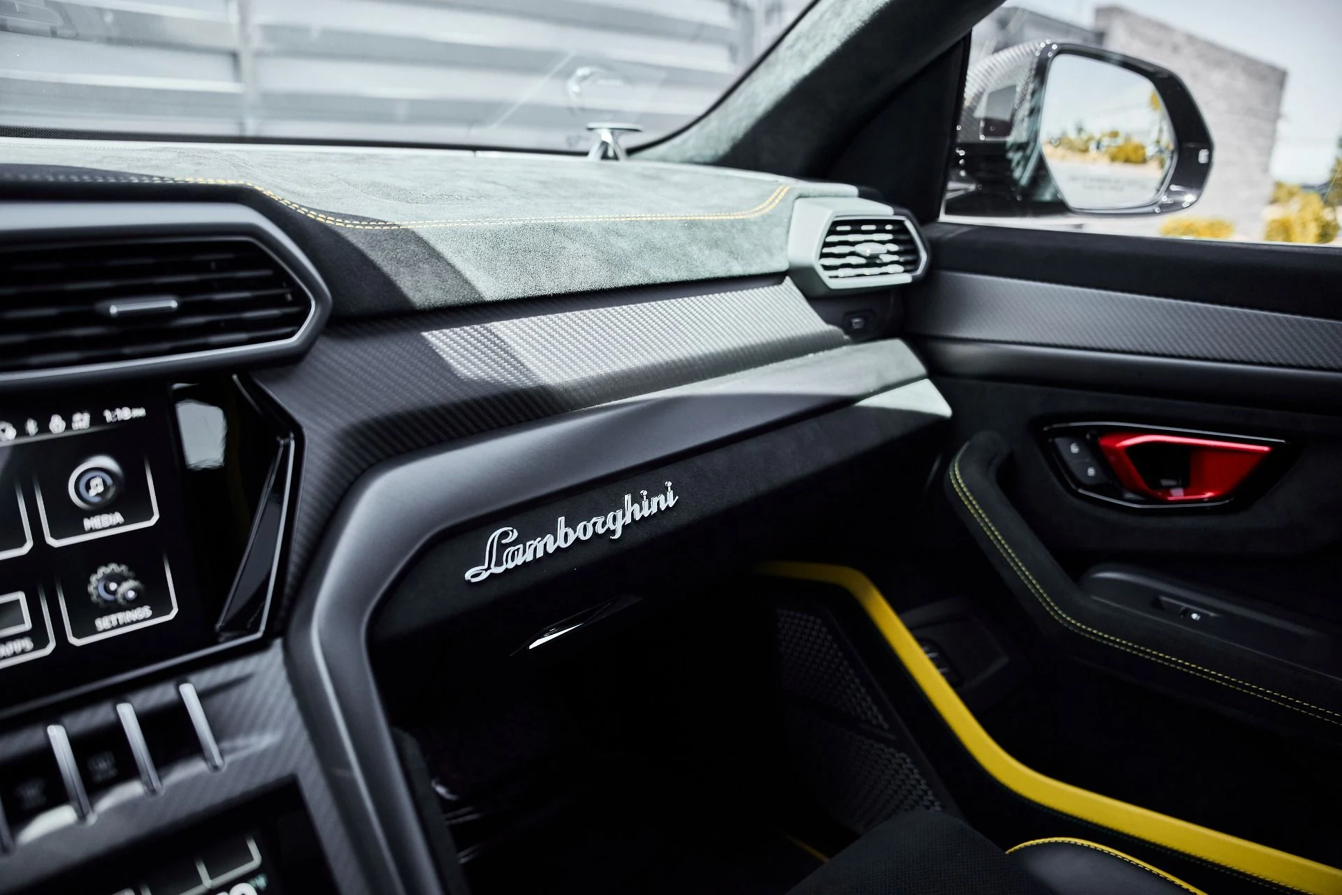 mph094_3938385493_Used_2024_Lamborghini_Urus_Performante_1778117101_52254bccee