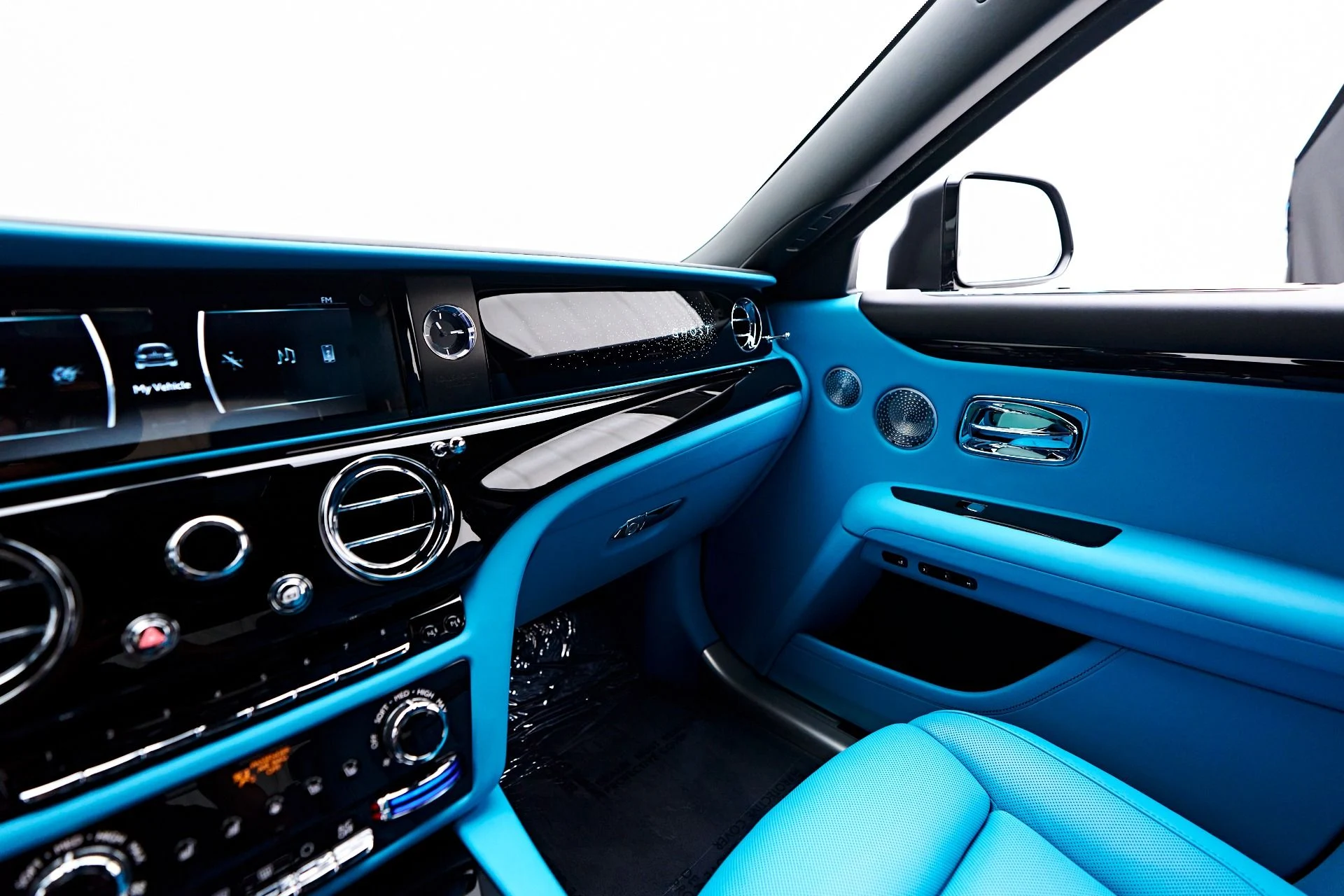 mph094_458621947_Used_2024_Rolls_Royce_Ghost_Base_1755131984_85e6dc9594