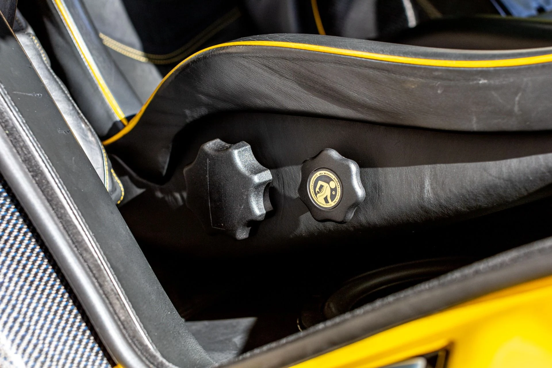 mph094_607896431_Used_2001_Lamborghini_Diablo_VT_IMMACULATE_CONDITION_W_EXTENSIVE_CARBON_19_K_SERVICE_PERFORMED_1659125274_cca37d8aa1