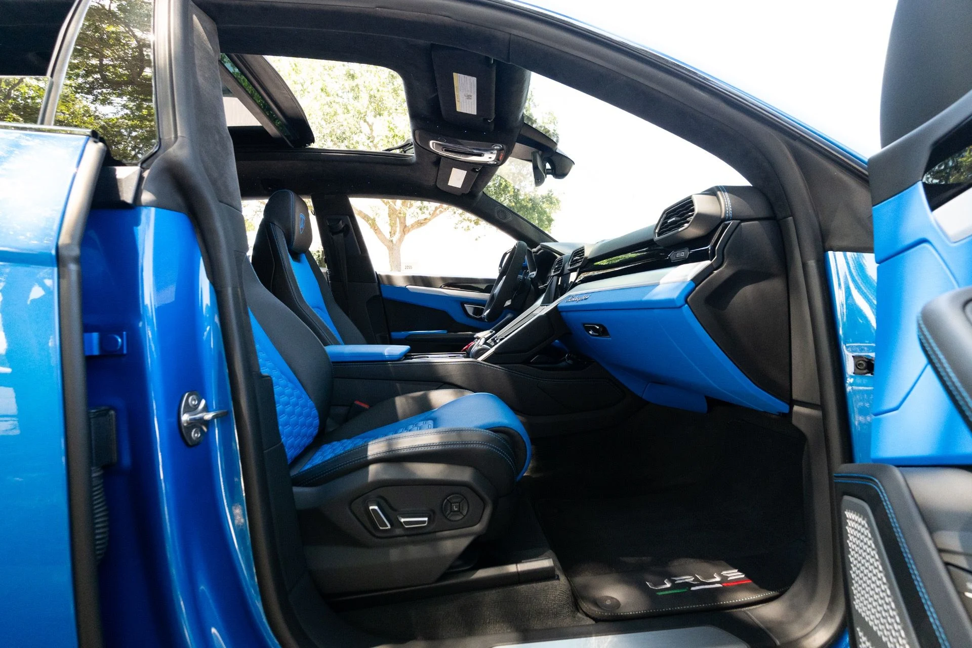 mph095_1328055456_Used_2019_Lamborghini_Urus_1781242066_81e95a495e