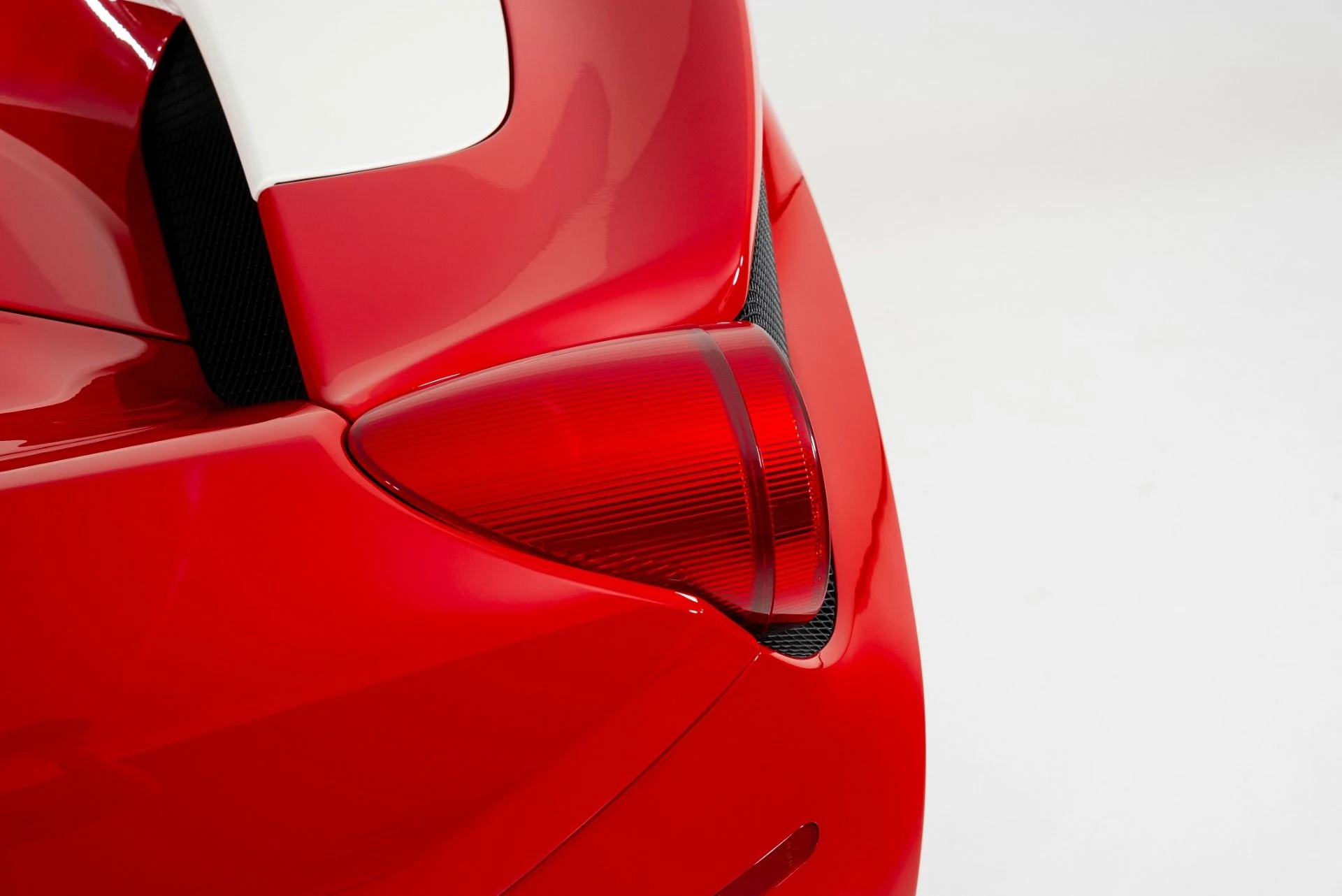 mph095_1549816638_Used_2015_Ferrari_458_Speciale_Aperta_1760122920_4c30965780