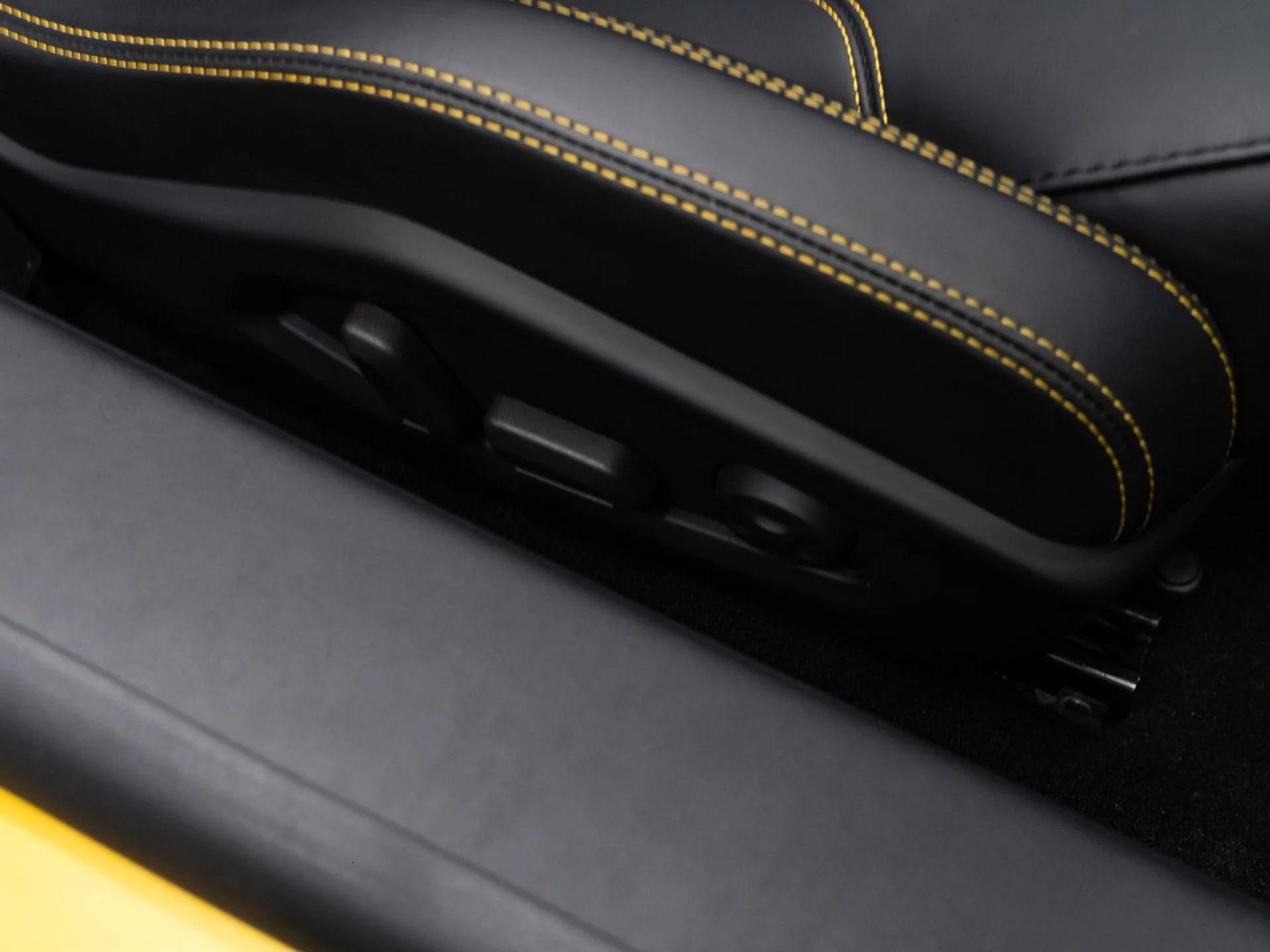 mph095_2053600606_lamborghini_huracan_2017_7977e276d2
