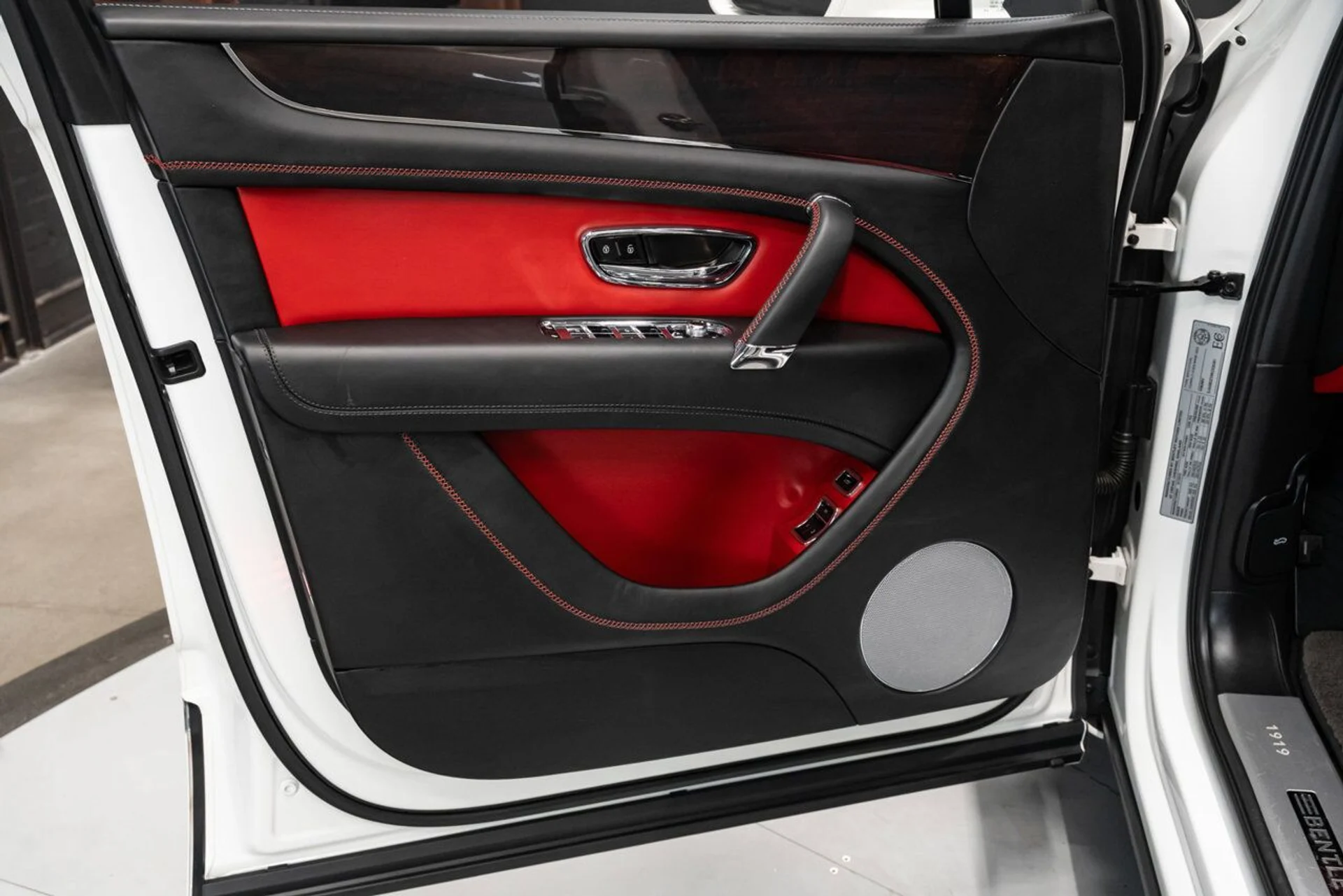 mph095_279129368_bentley_bentayga_2019_857547d1d9