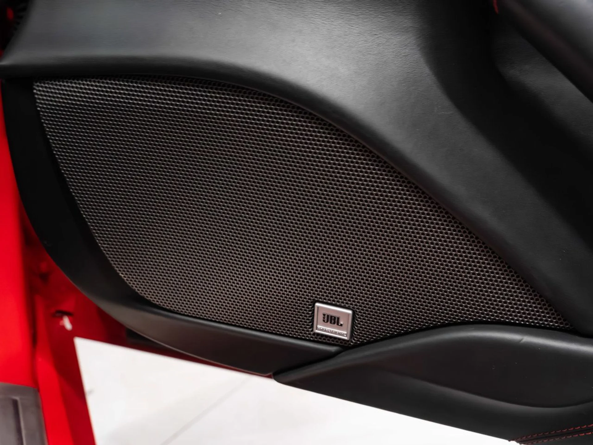 mph095_2903166894_ferrari_488_gtb_2017_a17219524b