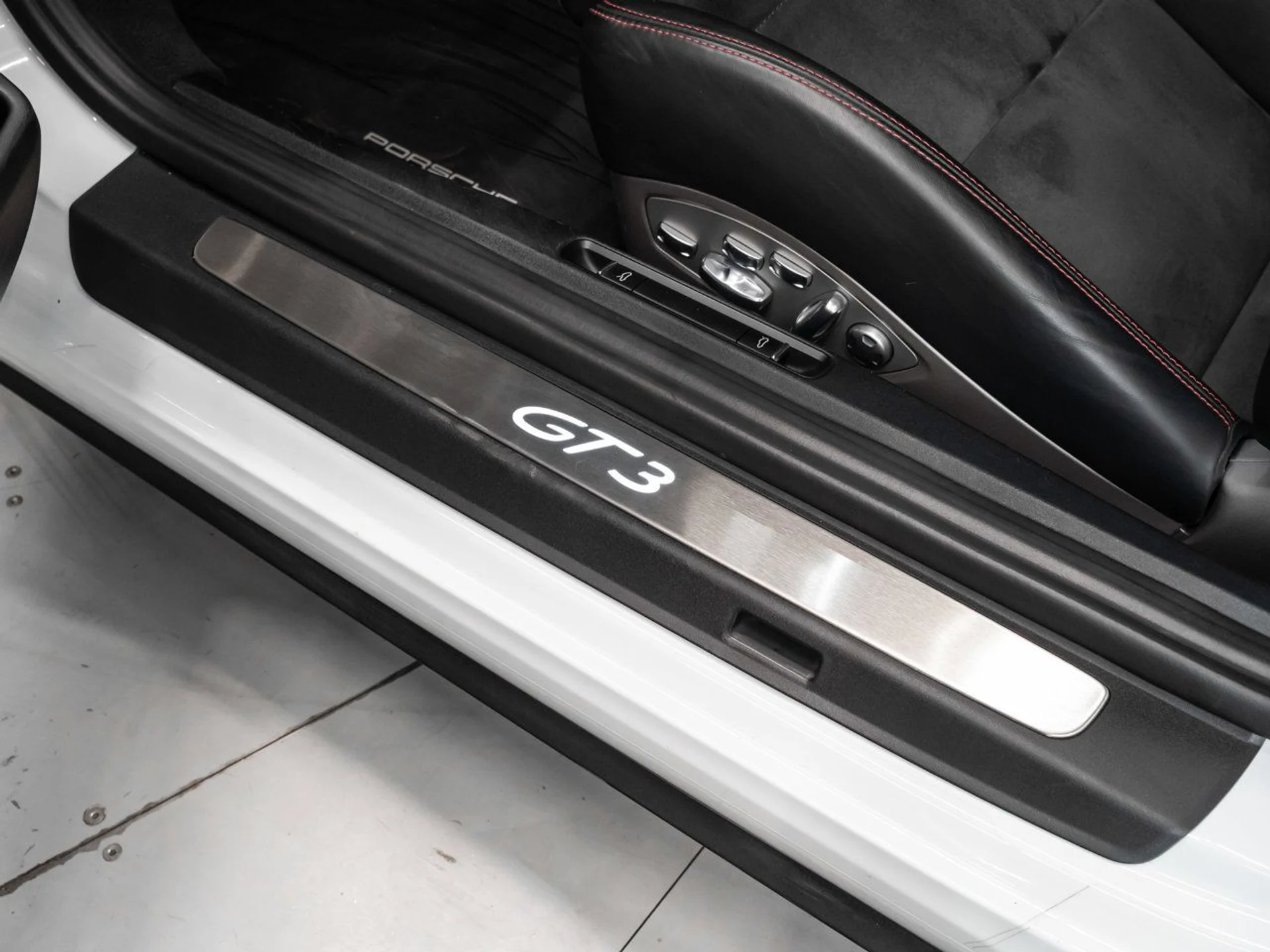 mph095_31580615_porsche_911_2015_14cee05713