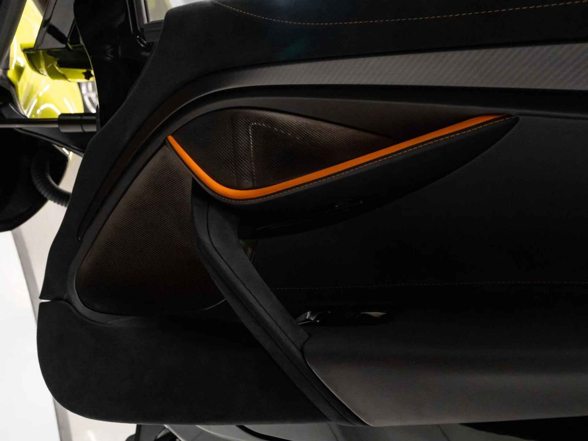 mph095_3181101866_mclaren_720s_2018_9409f3bcfc