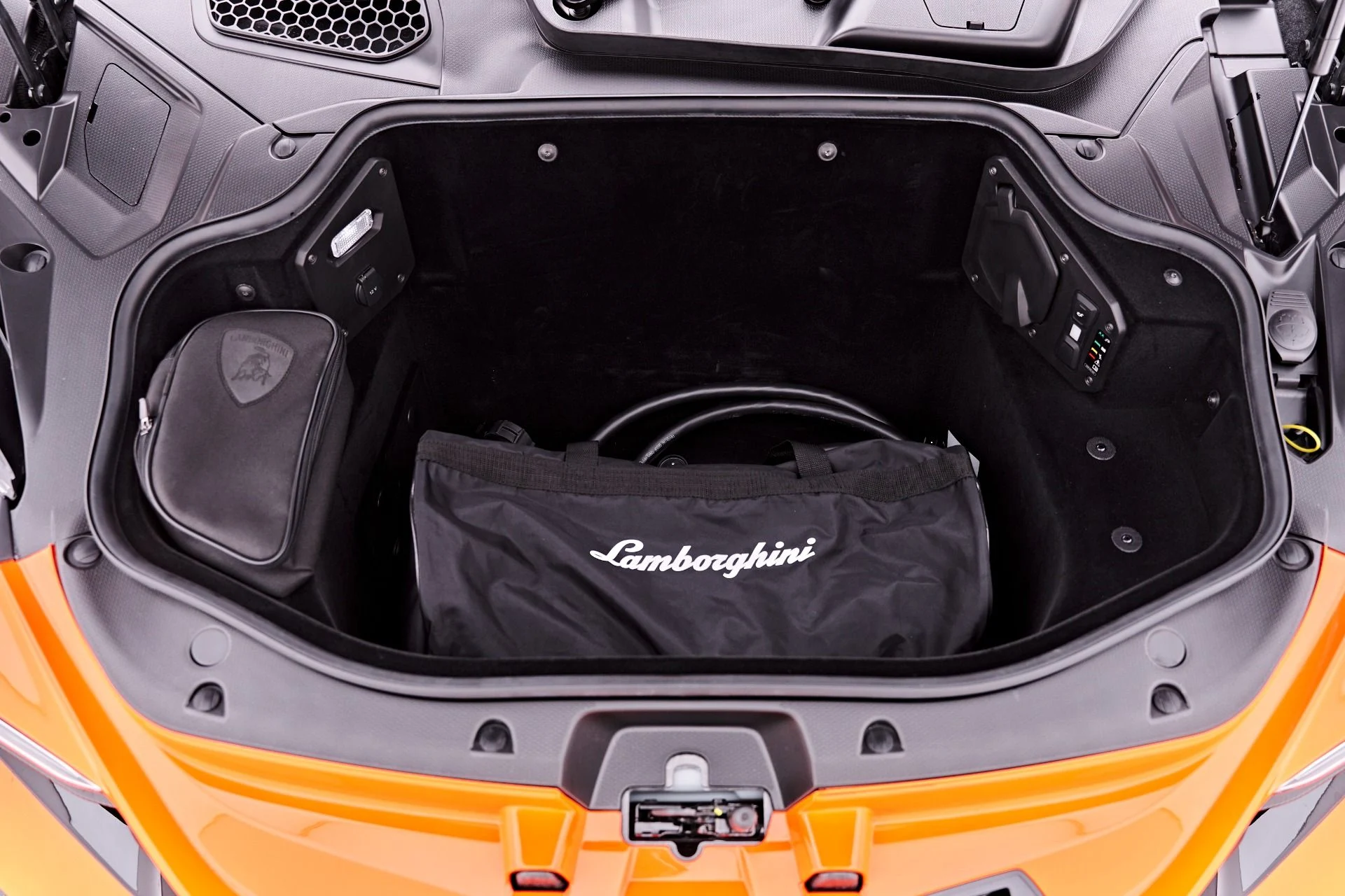 mph095_3293274799_Used_2024_Lamborghini_Revuelto_Base_1786151059_78298a1d3a