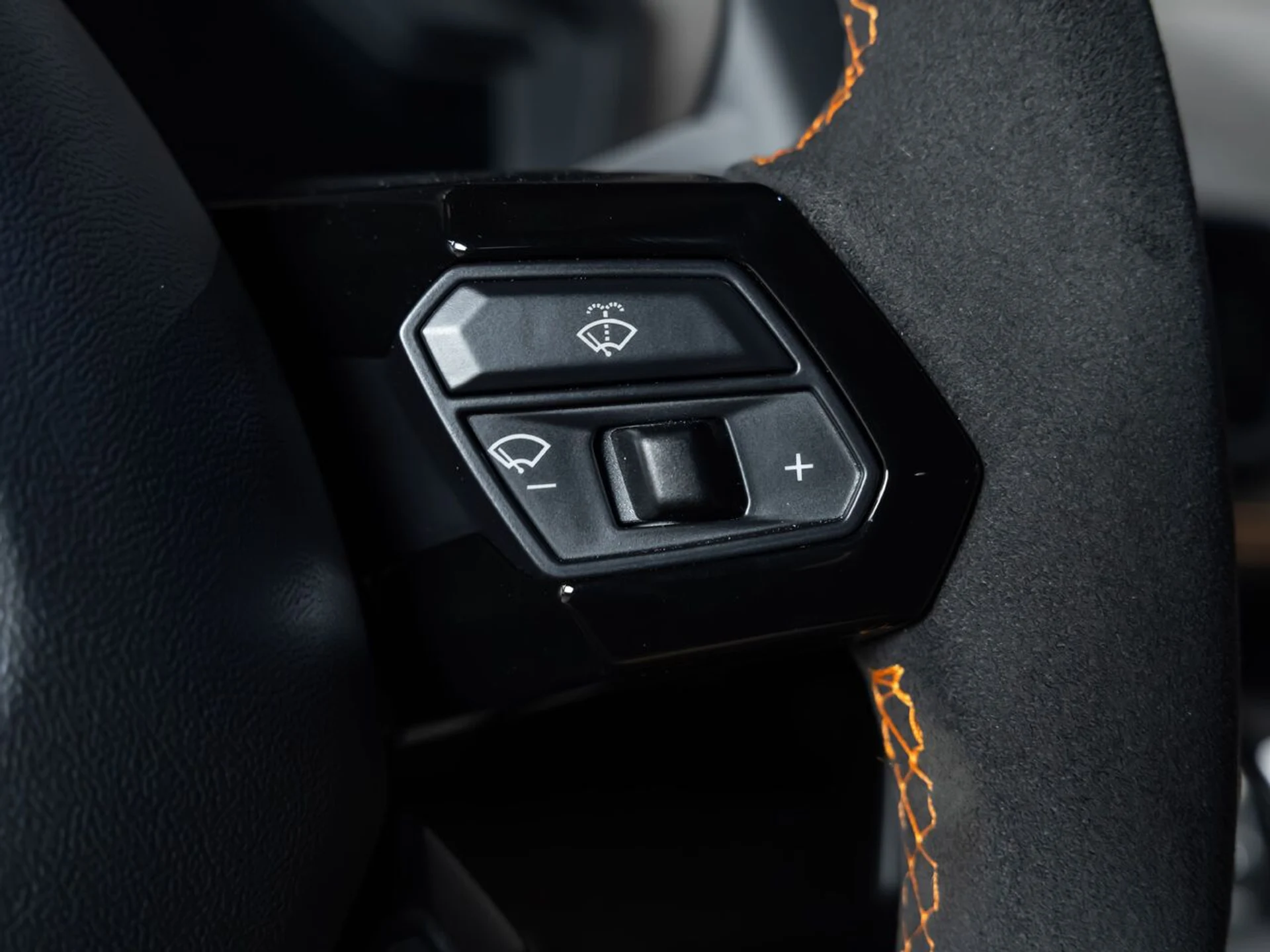 mph095_4035409129_lamborghini_huracan_2023_cd3f579223