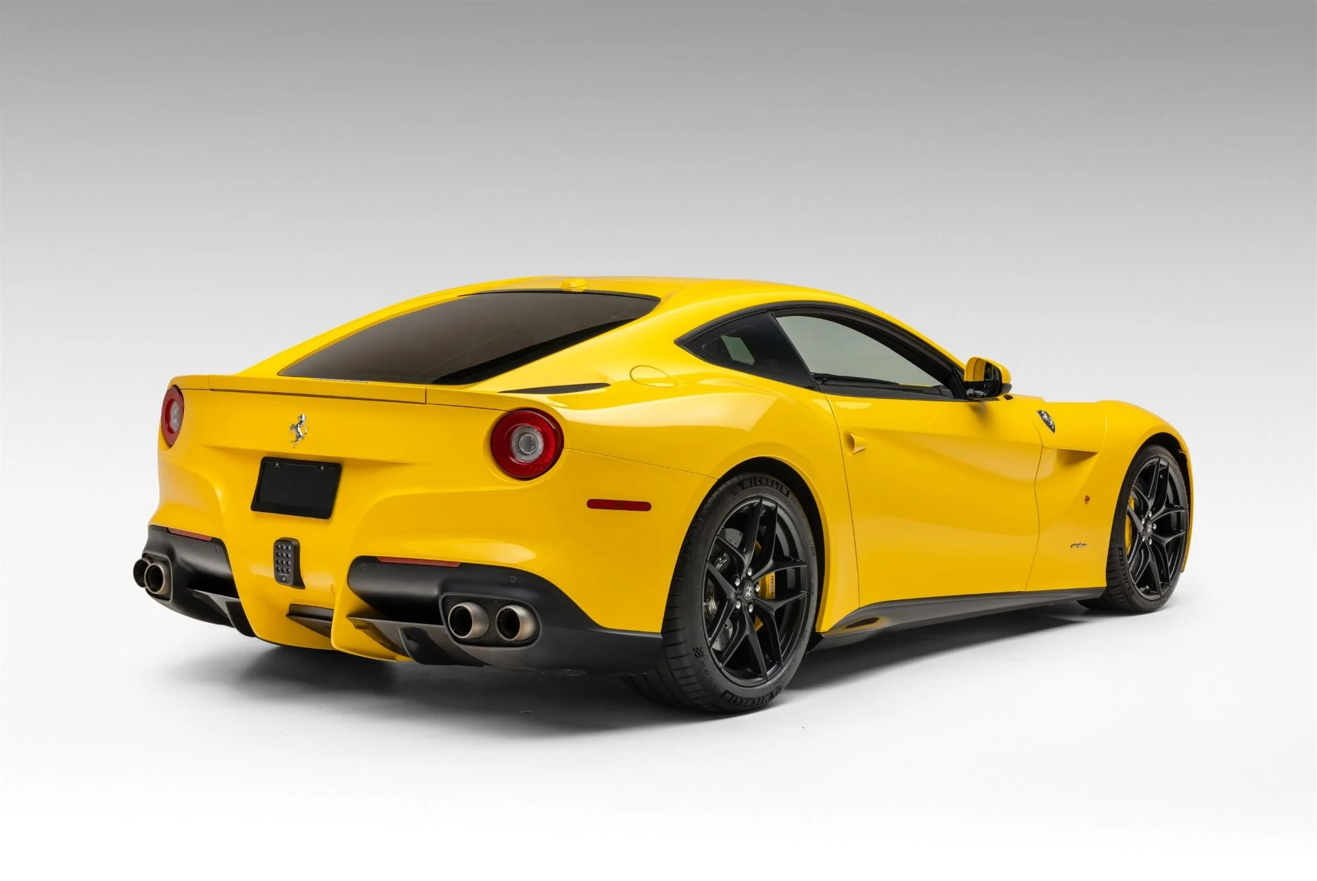 mph095_4090094421_Used_2014_Ferrari_F12berlinetta_1766171664_40c91891e7