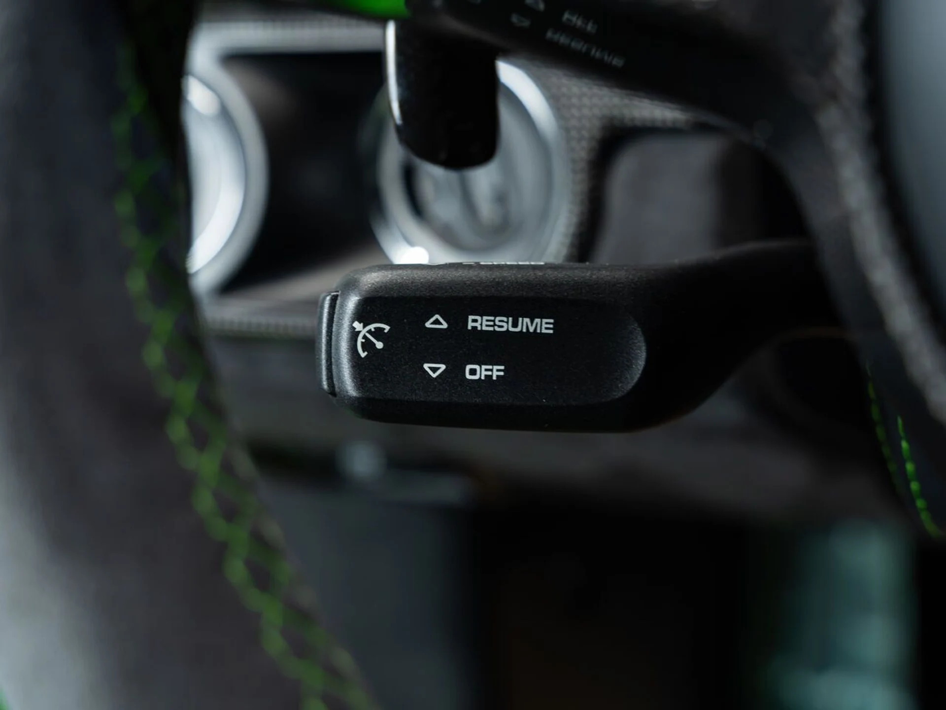 mph095_858065918_porsche_911_2019_9132b581d7
