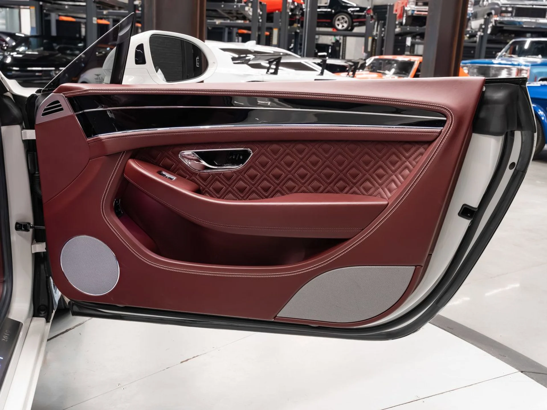 mph096_1011617347_bentley_continental_2020_d38473fd07