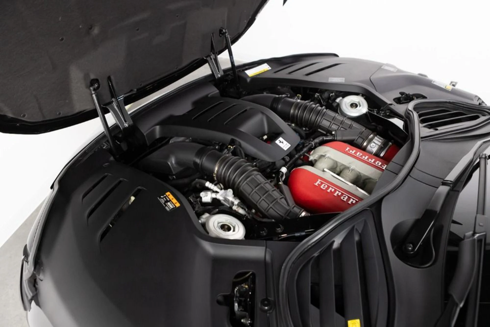 mph096_125327954_Used_2025_Ferrari_Purosangue_1766002020_a7549e1889