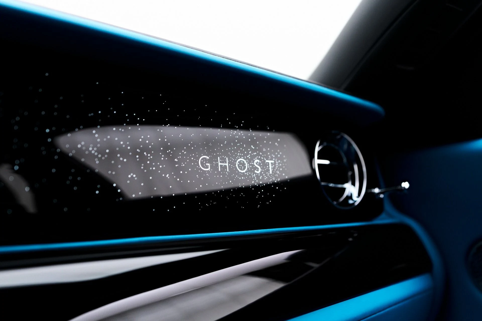 mph096_1691349567_Used_2024_Rolls_Royce_Ghost_Base_1755131984_7a4d752741