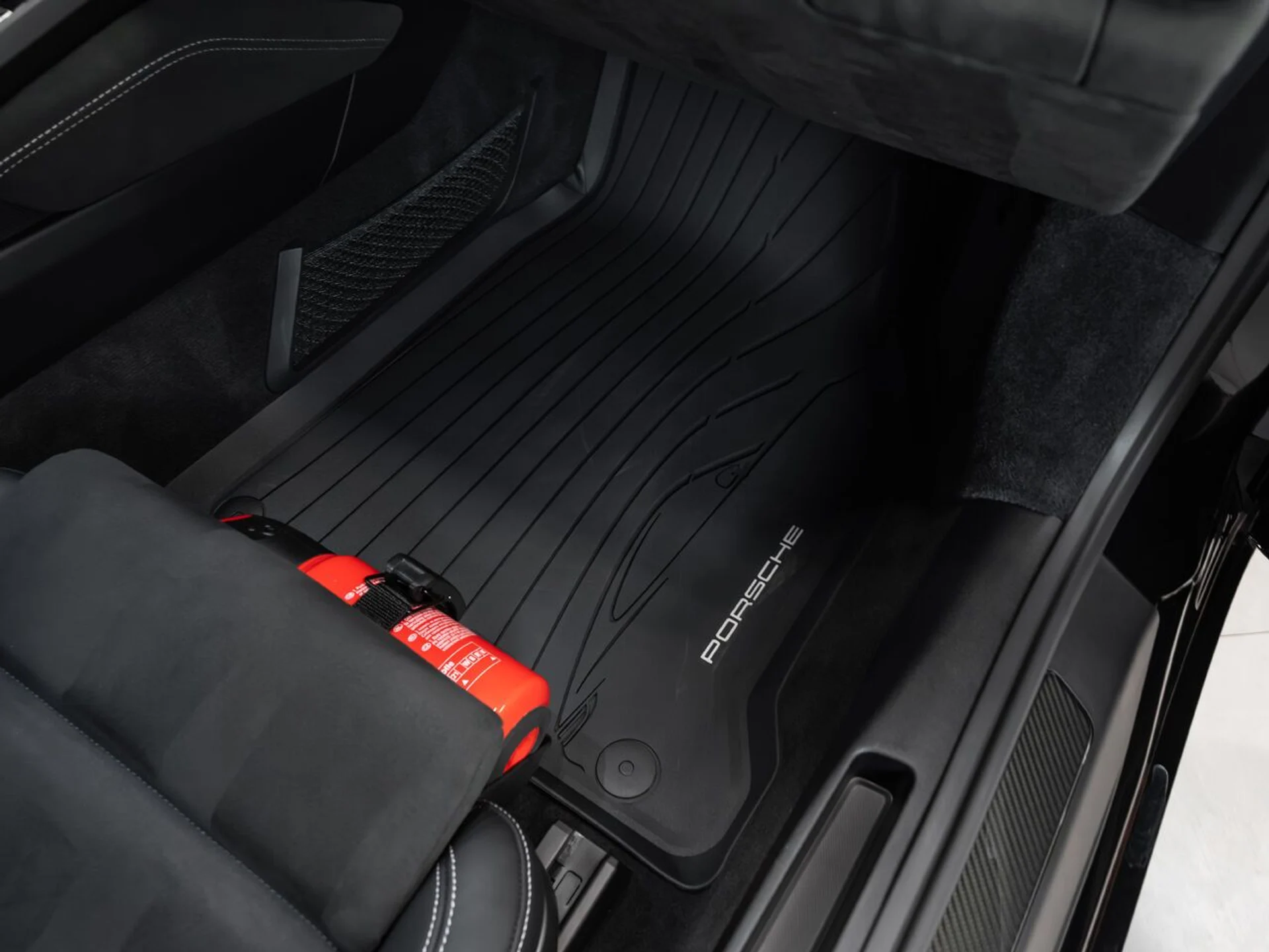 mph096_1713526760_porsche_911_2022_7ba6a2a15a