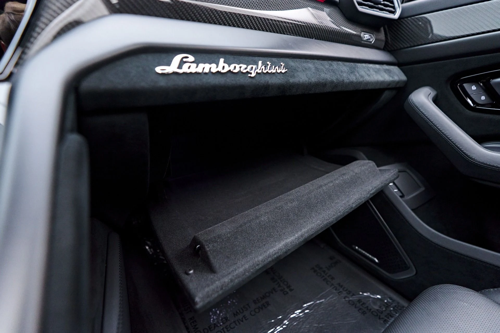 mph096_1813368363_Used_2023_Lamborghini_Urus_Performante_1756943563_10437b23f6