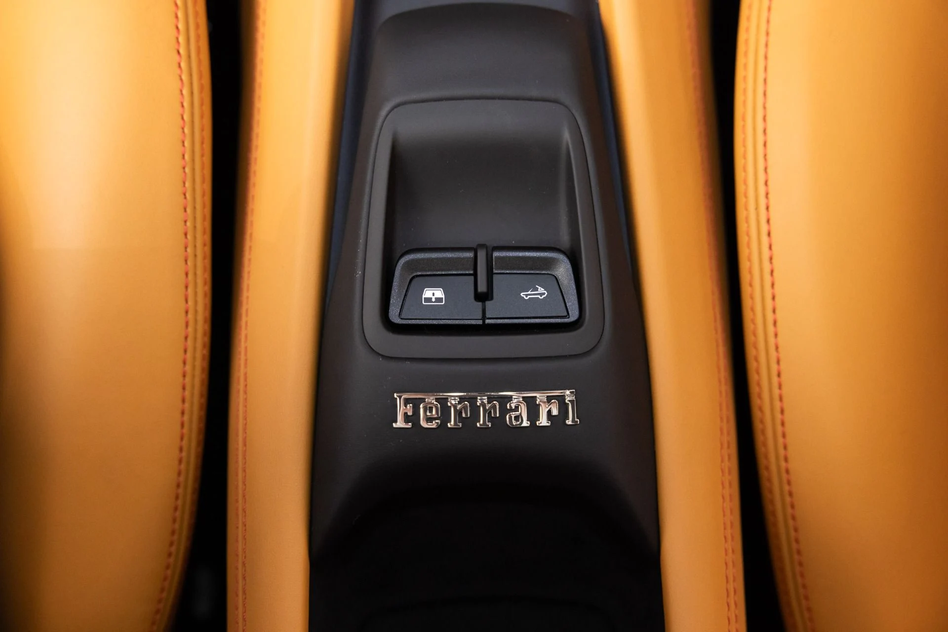mph096_1908871825_Used_2021_Ferrari_F8_Spider_1788360479_7d18b3d34c