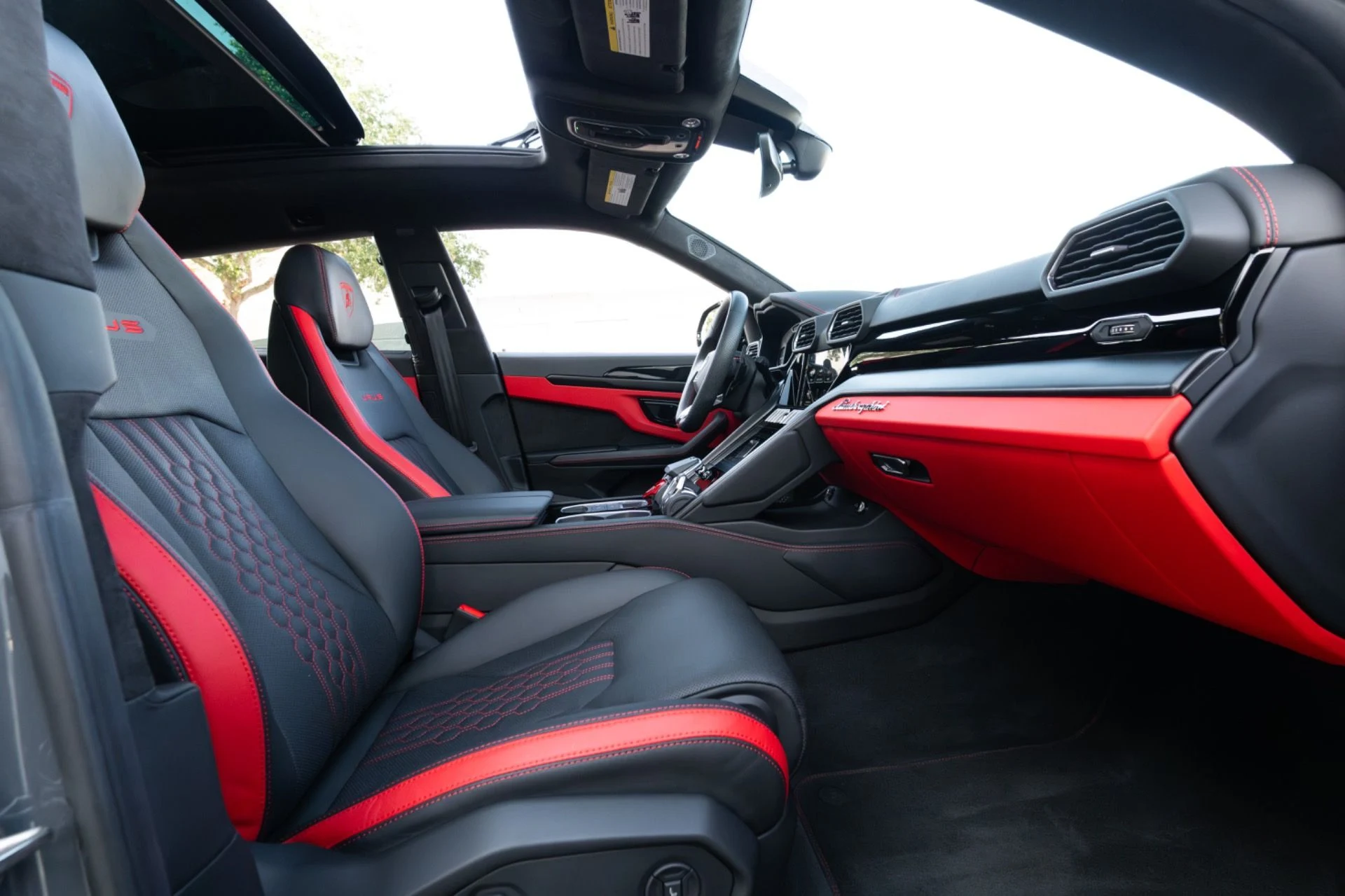 mph096_1975391230_Used_2024_Lamborghini_Urus_S_1781216022_08cefa7f06
