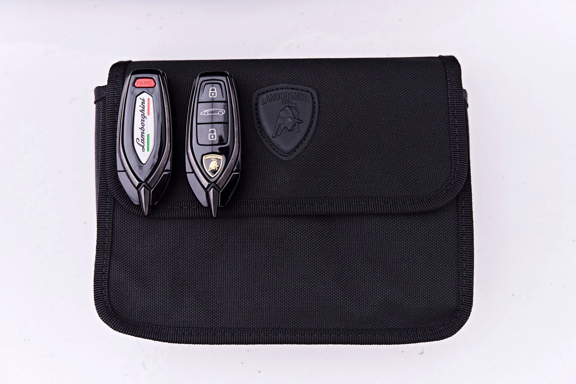 mph096_2027206117_Used_2025_Lamborghini_Revuelto_Base_1782965225_c3ddce0be7