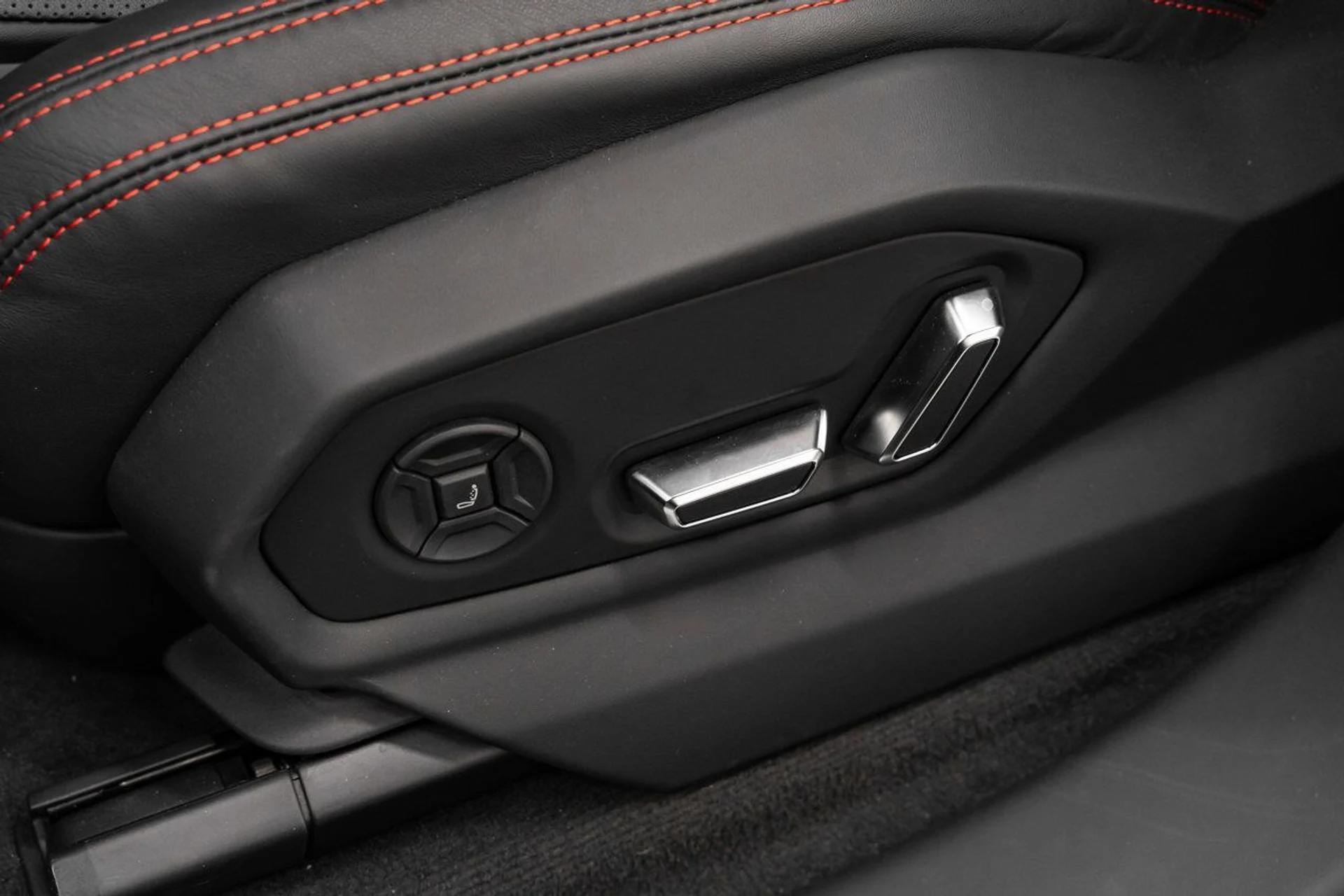 mph096_2418787774_lamborghini_urus_2023_62aa0595bc