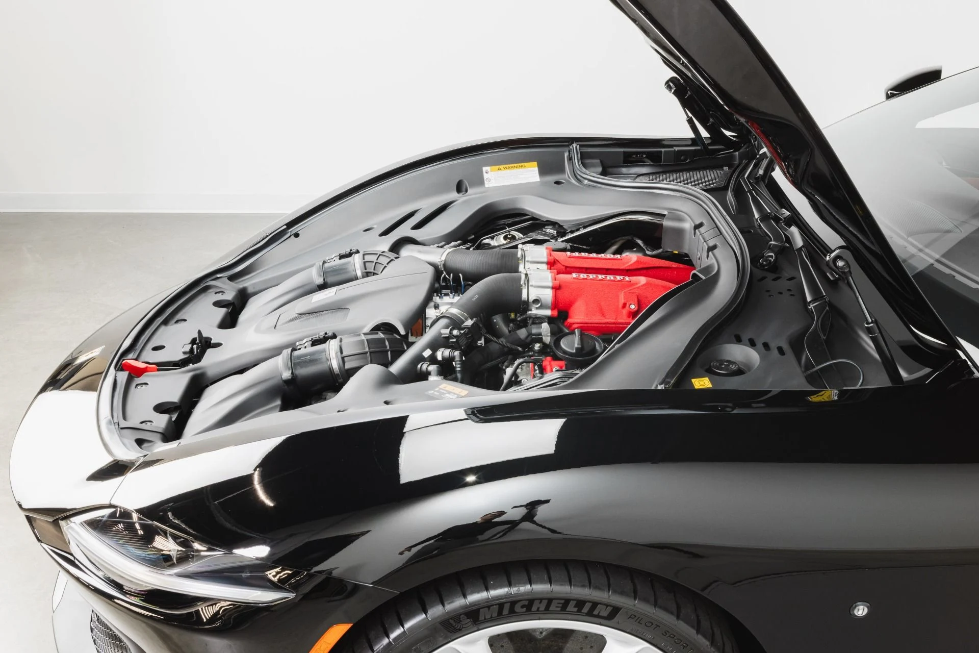 mph096_2582813680_Used_2024_Ferrari_Roma_Spider_1772567163_29f2239f16