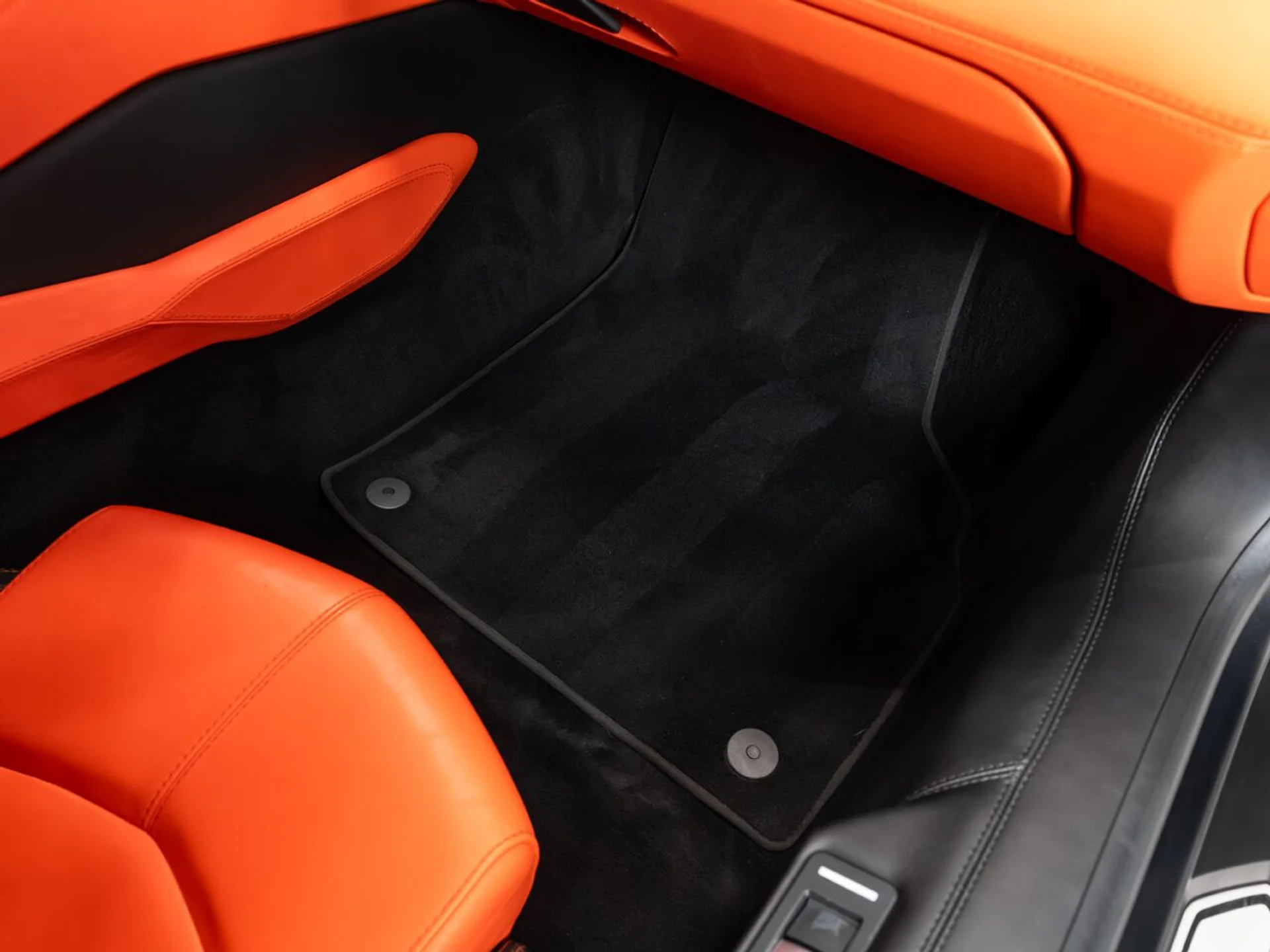 mph096_308276294_lamborghini_aventador_2015_80e55c1b0a