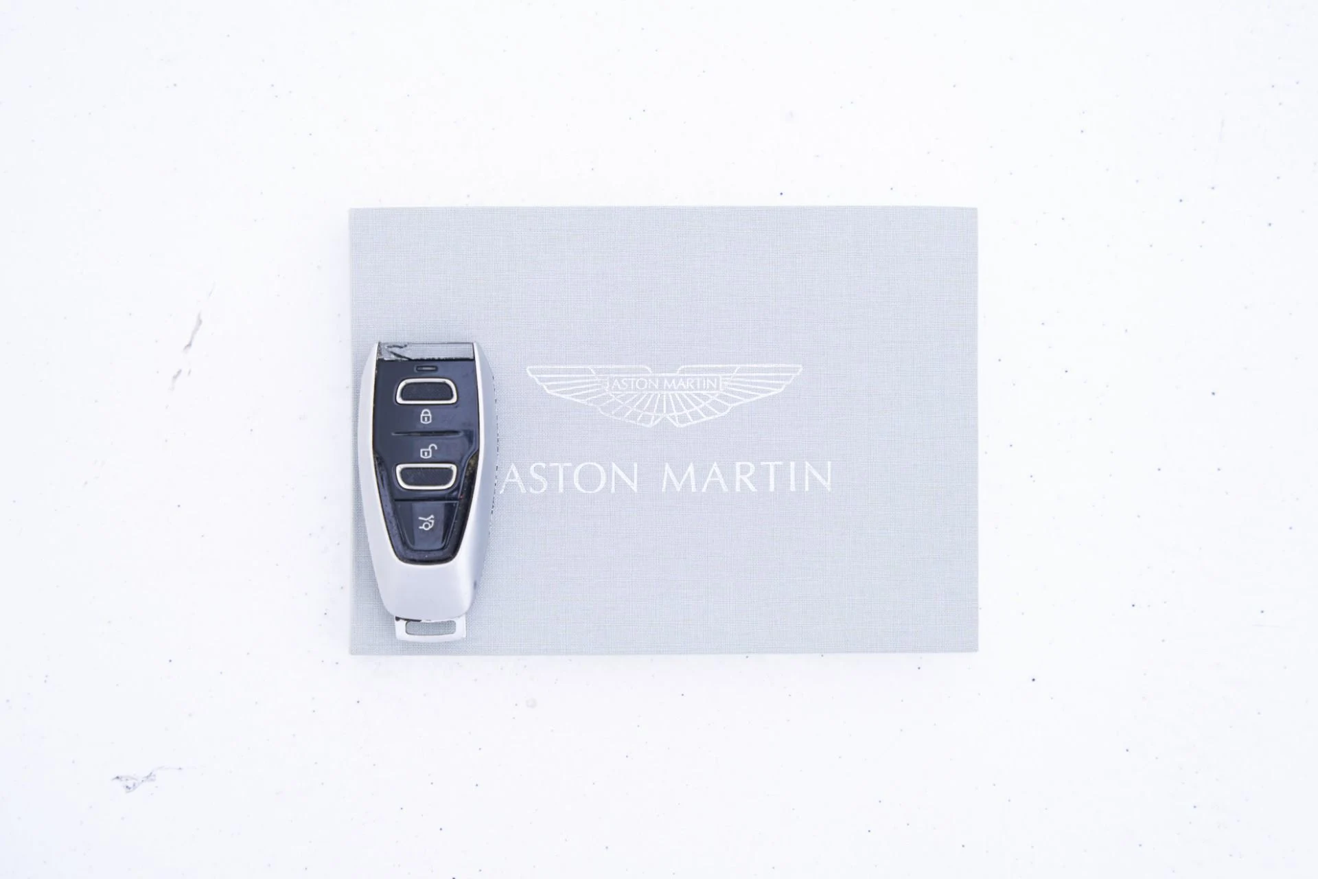 mph096_3447480466_Used_2024_Aston_Martin_DBX_707_1793218303_1400891af2