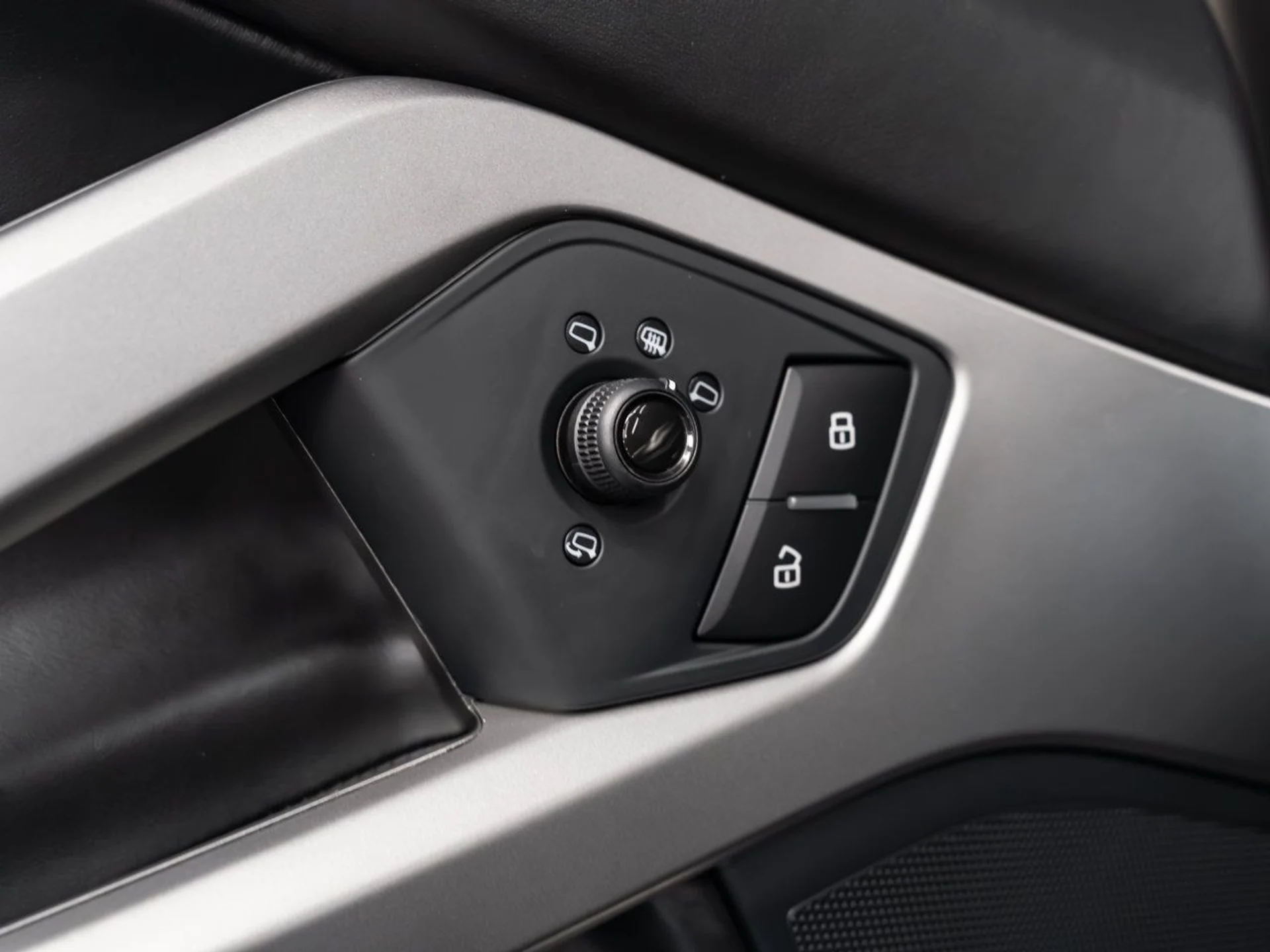 mph096_3571068279_lamborghini_aventador_2017_27d4565387