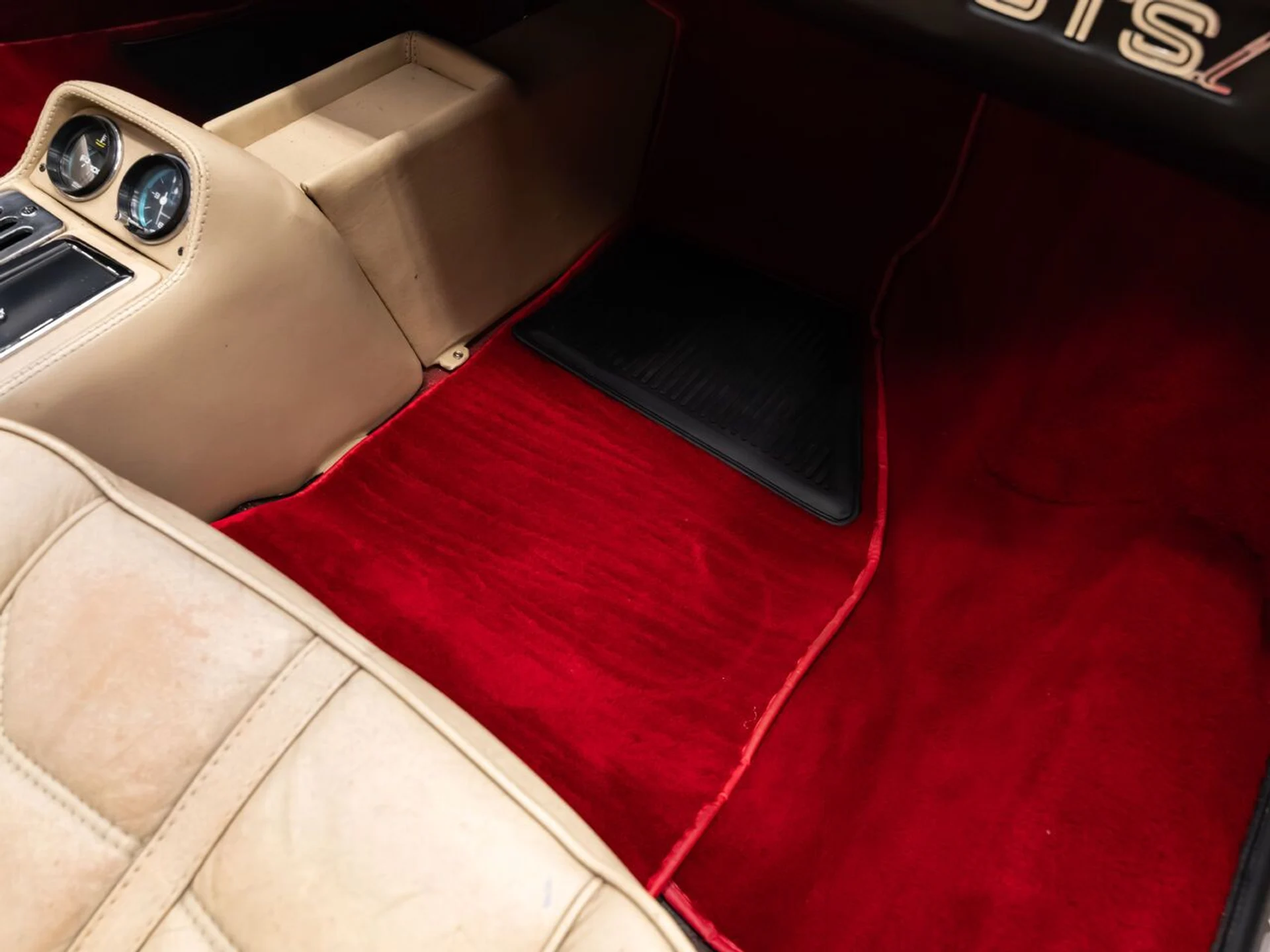 mph096_3864656613_ferrari_308_gtsi_1982_74e5f50133