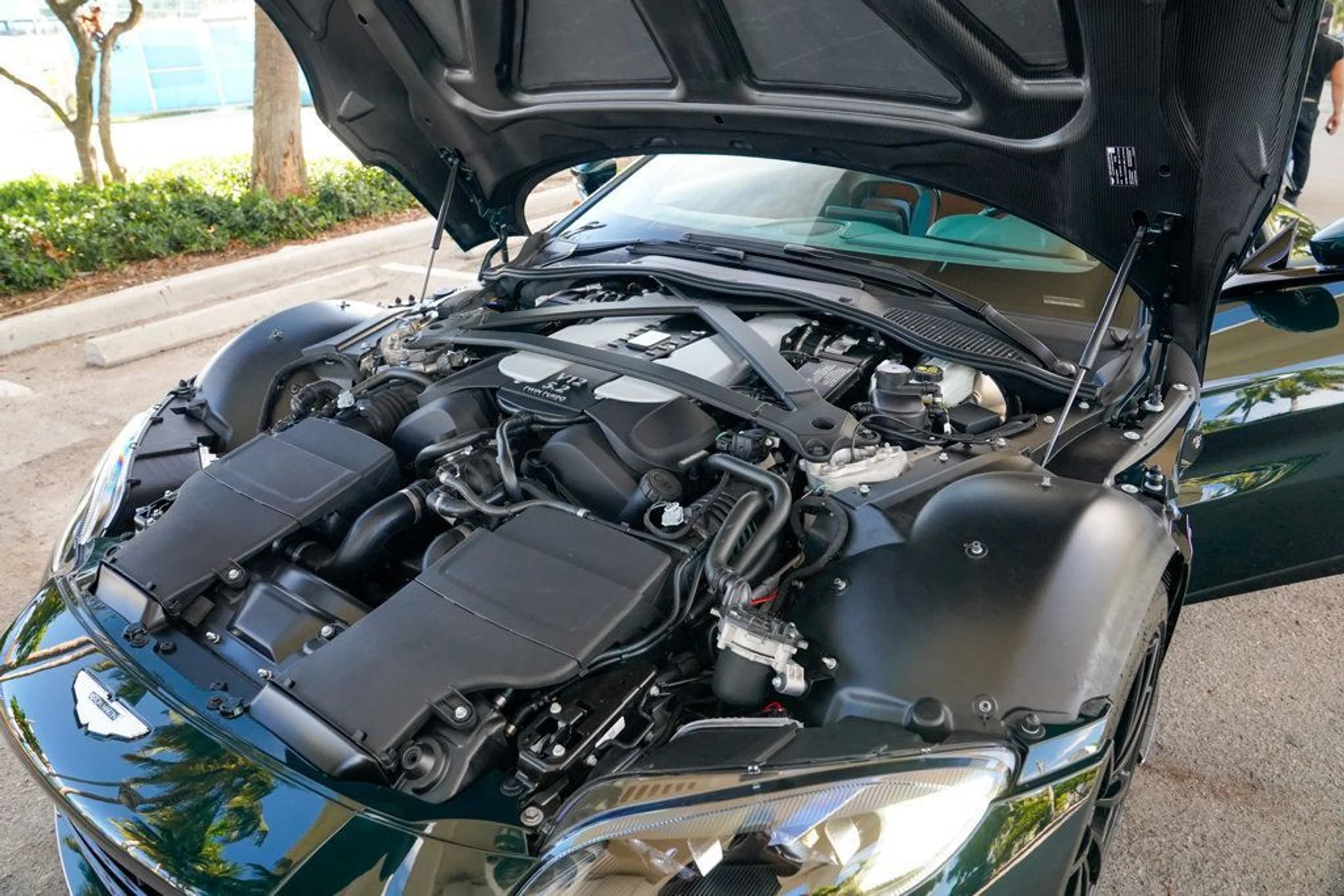 mph096_702467105_used_2023_aston_martin_vantage_v12coupe_14354_22896697_97_1024_9cda7b5d55