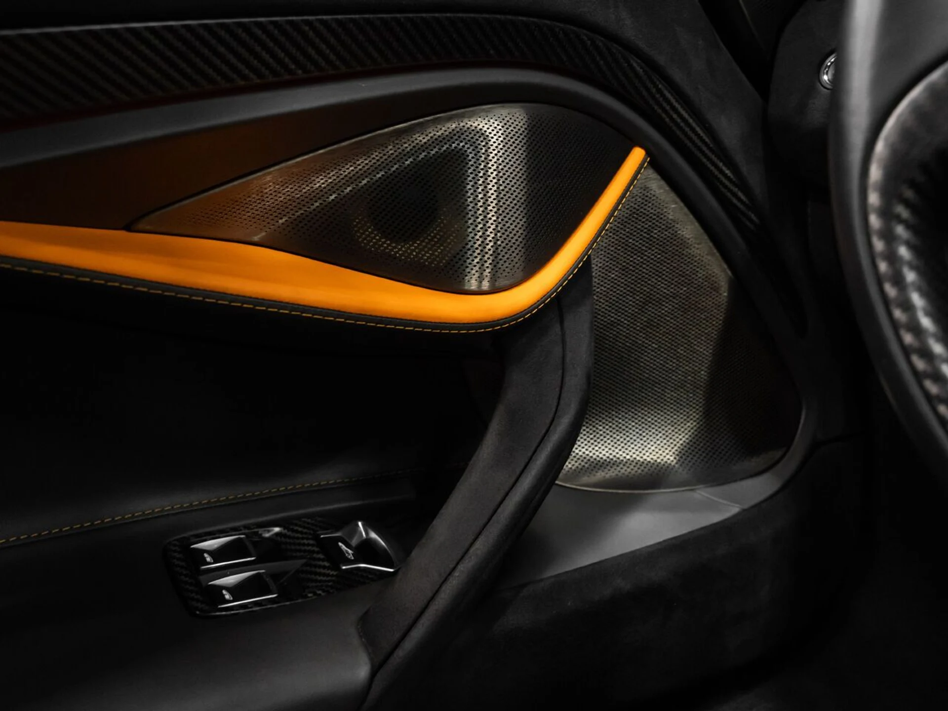 mph096_855158250_mclaren_720s_2018_5d968f8fc8