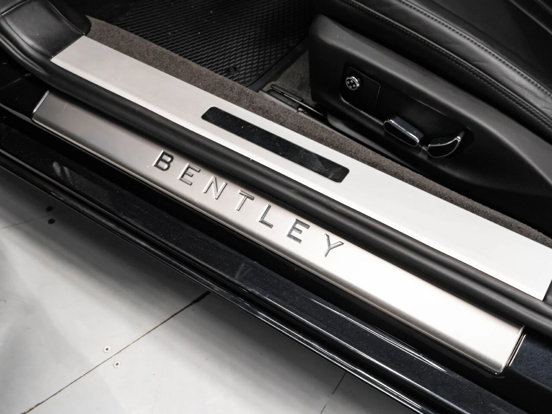 mph096_959899217_bentley_continental_2022_e901e92e1d