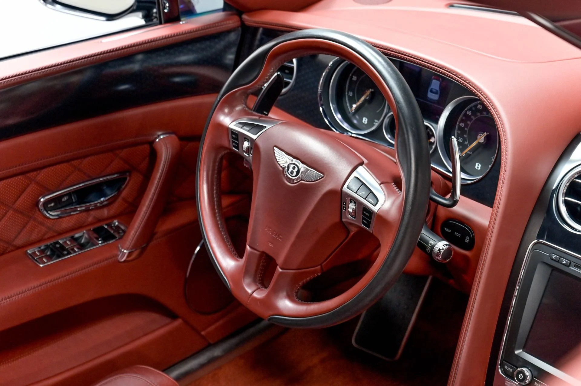 mph097_1523647553_Used_2017_Bentley_Flying_Spur_W12_S_1782583031_492462f9e3