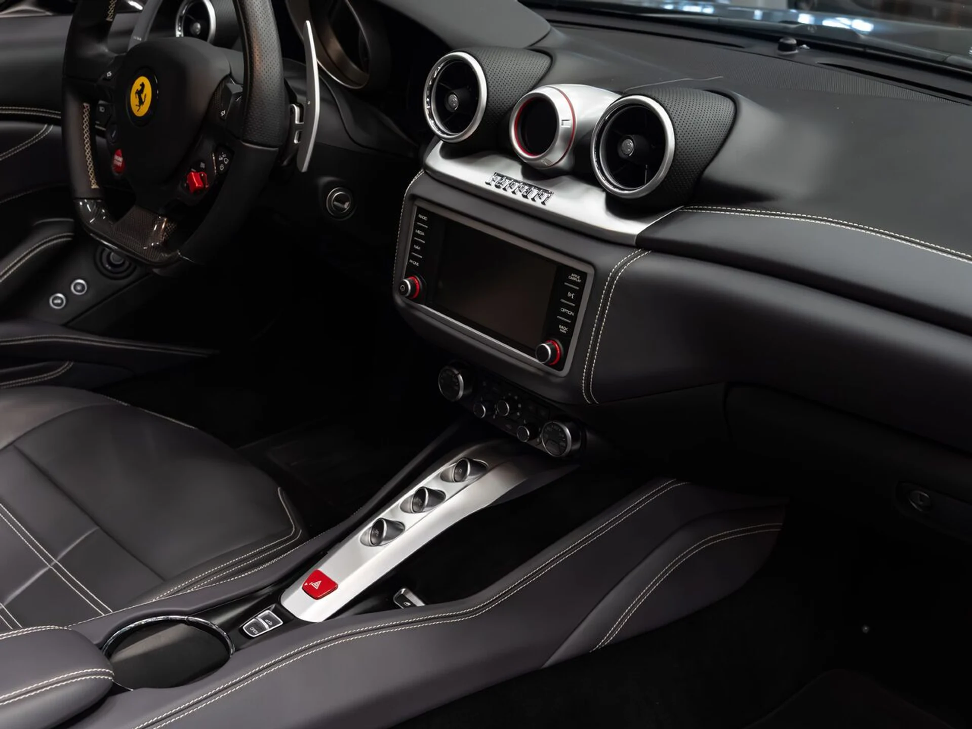 mph097_168508703_ferrari_california_2015_f383ac3637