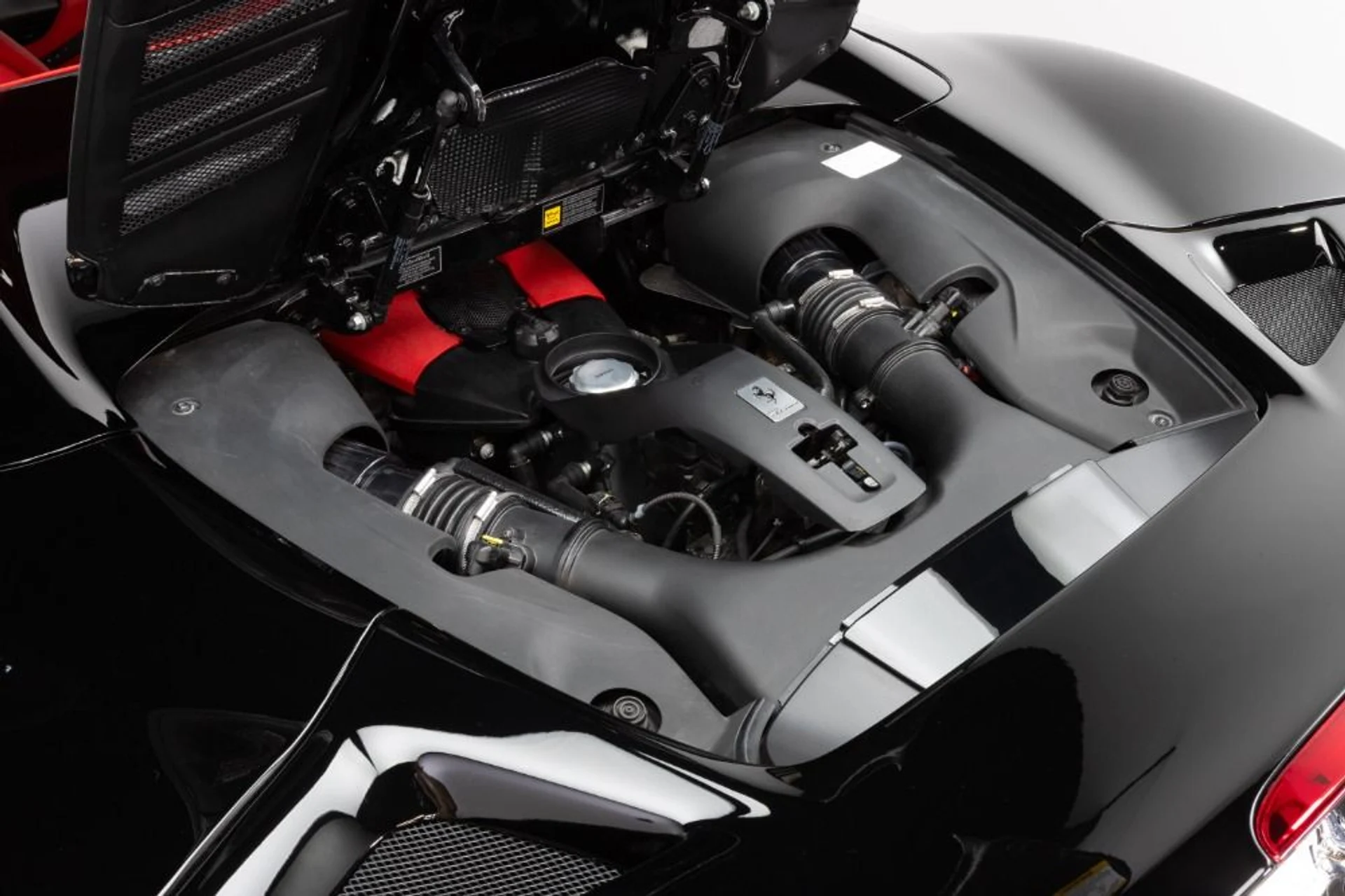 mph097_1875437482_Used_2021_Ferrari_F8_Spider_7034968f1b