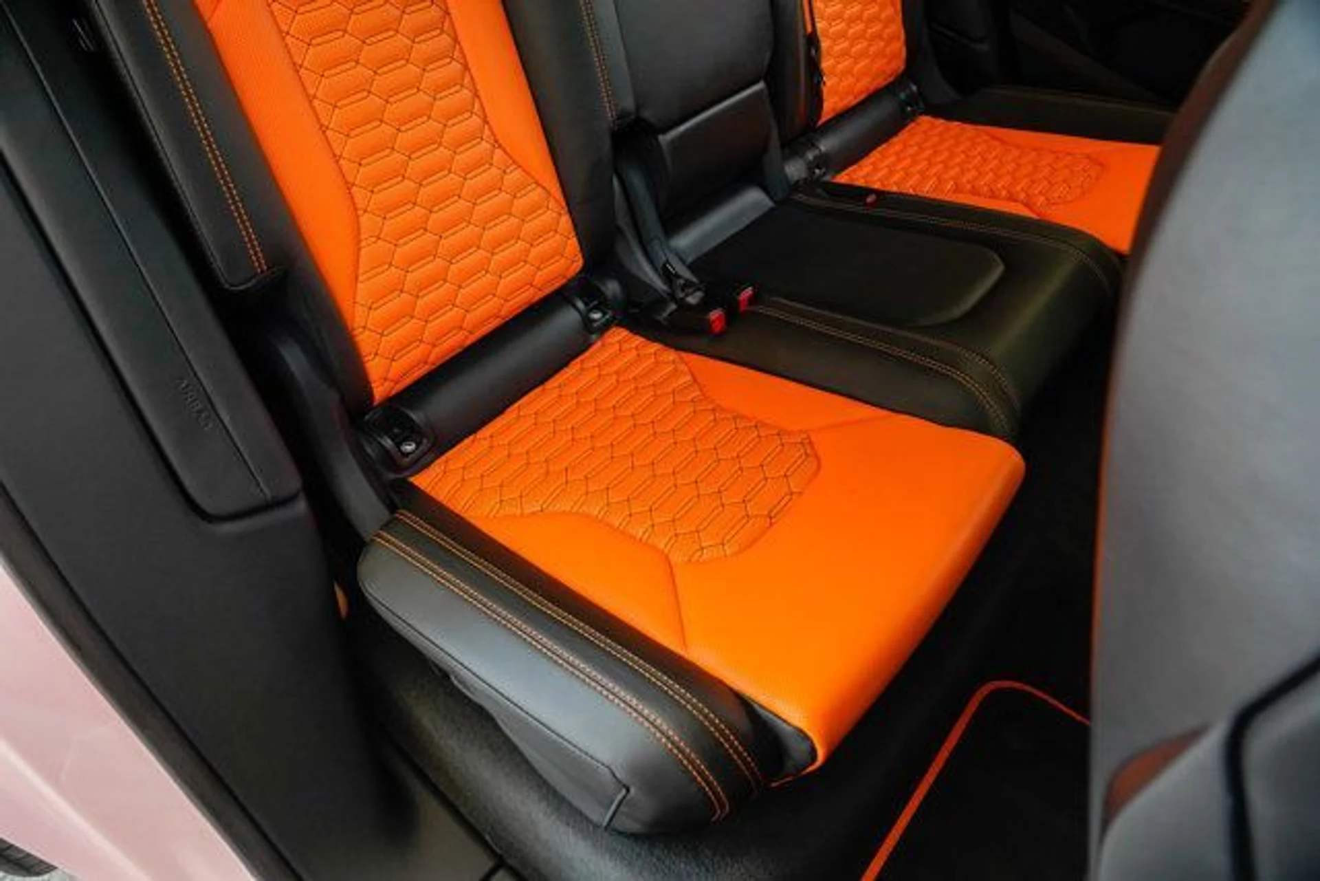 mph097_2148139508_used_2021_lamborghini_urus_awd_14354_22713615_98_640_ab9f9757f0