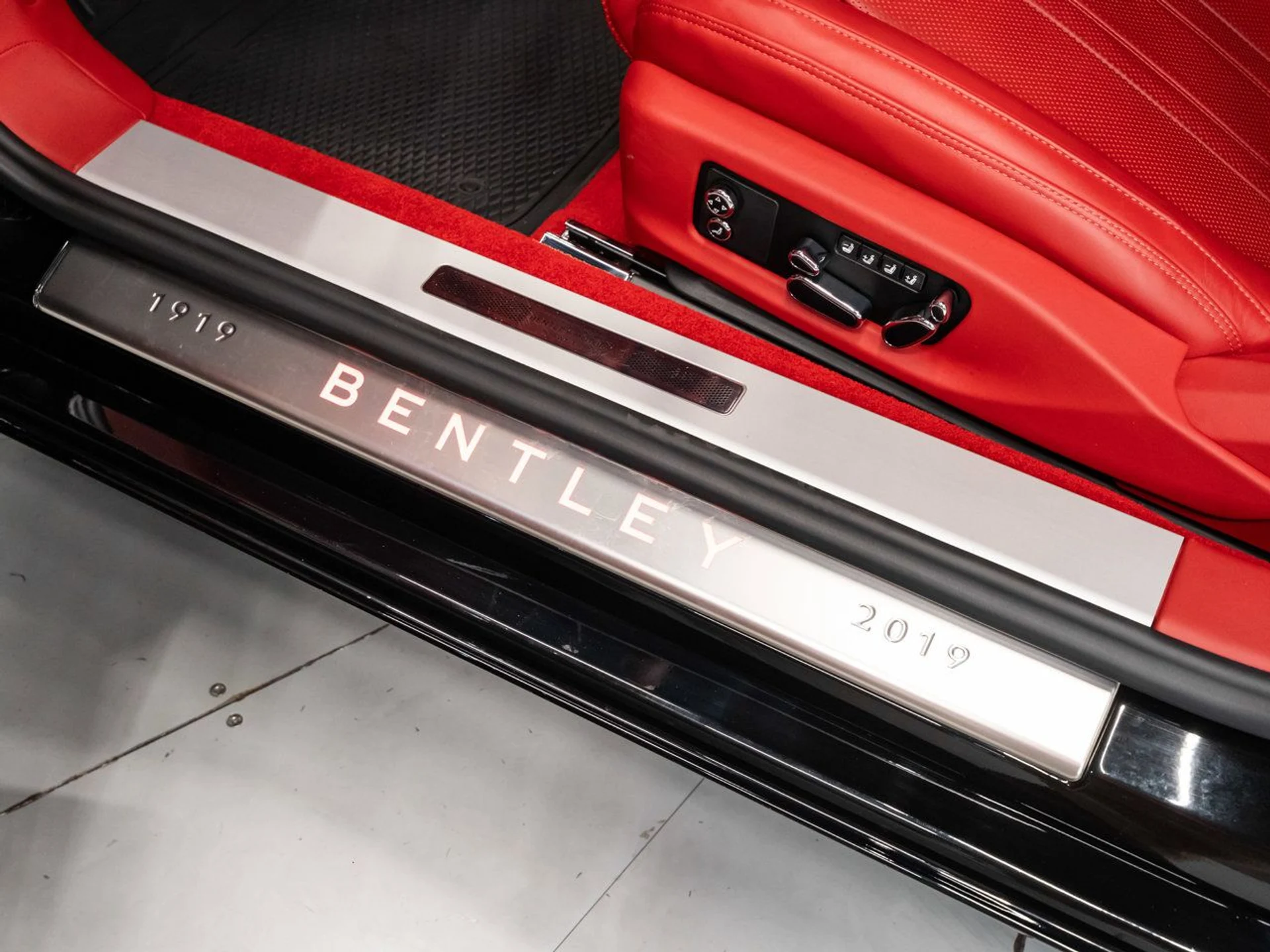 mph097_218292283_bentley_continental_2020_99d03eb16f