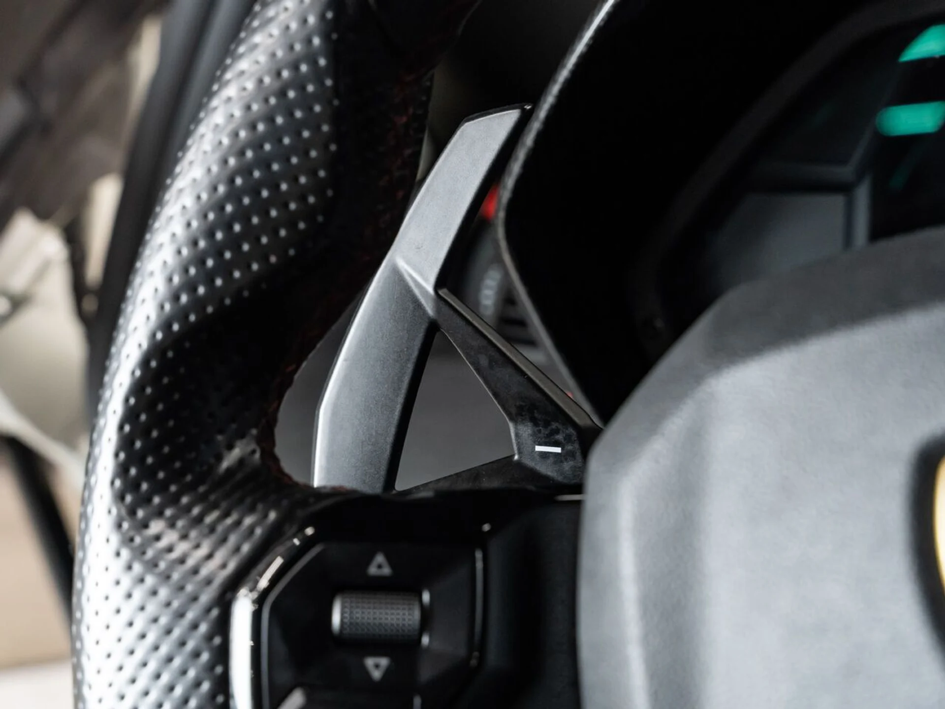 mph097_2250223760_lamborghini_aventador_2017_bb2f7650ce